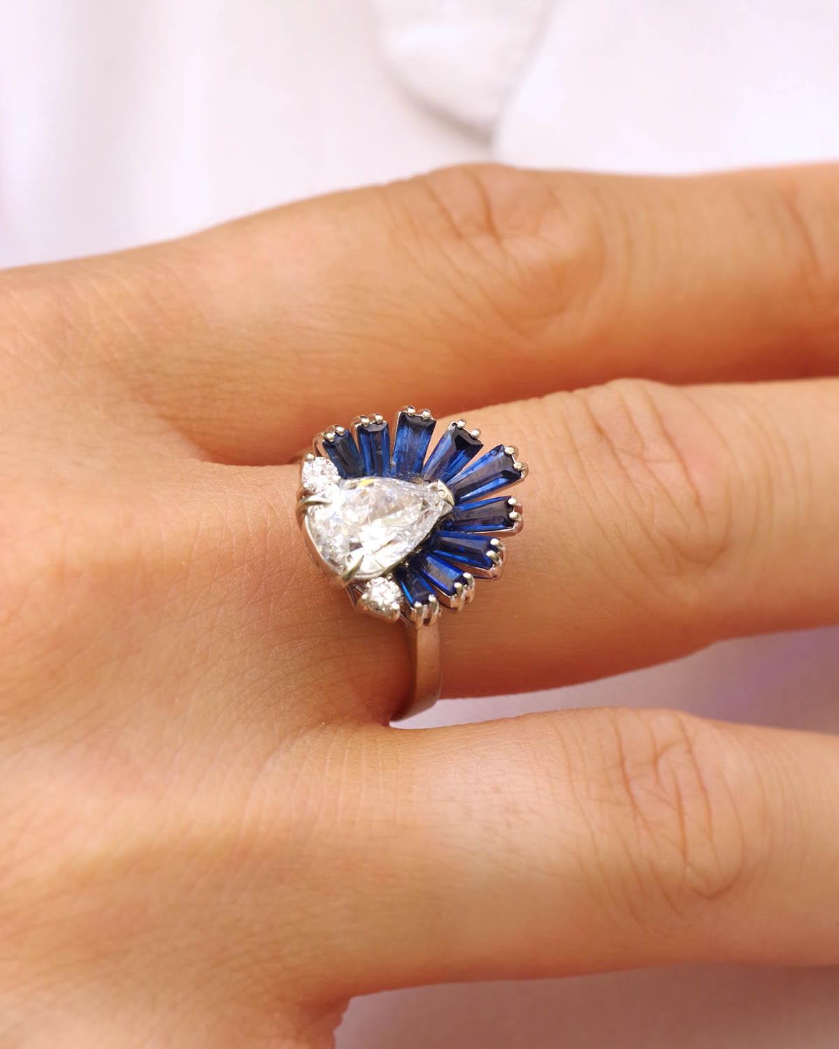 Diamond sapphire ring