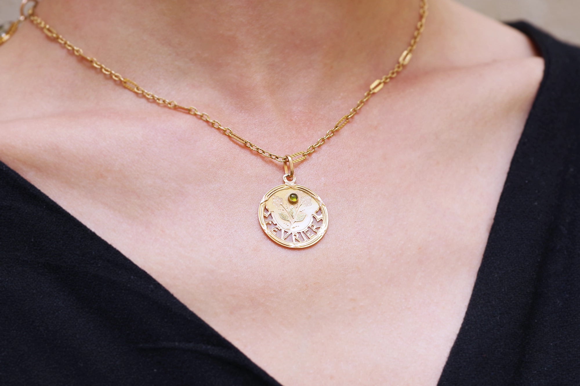 February french pendant in gold