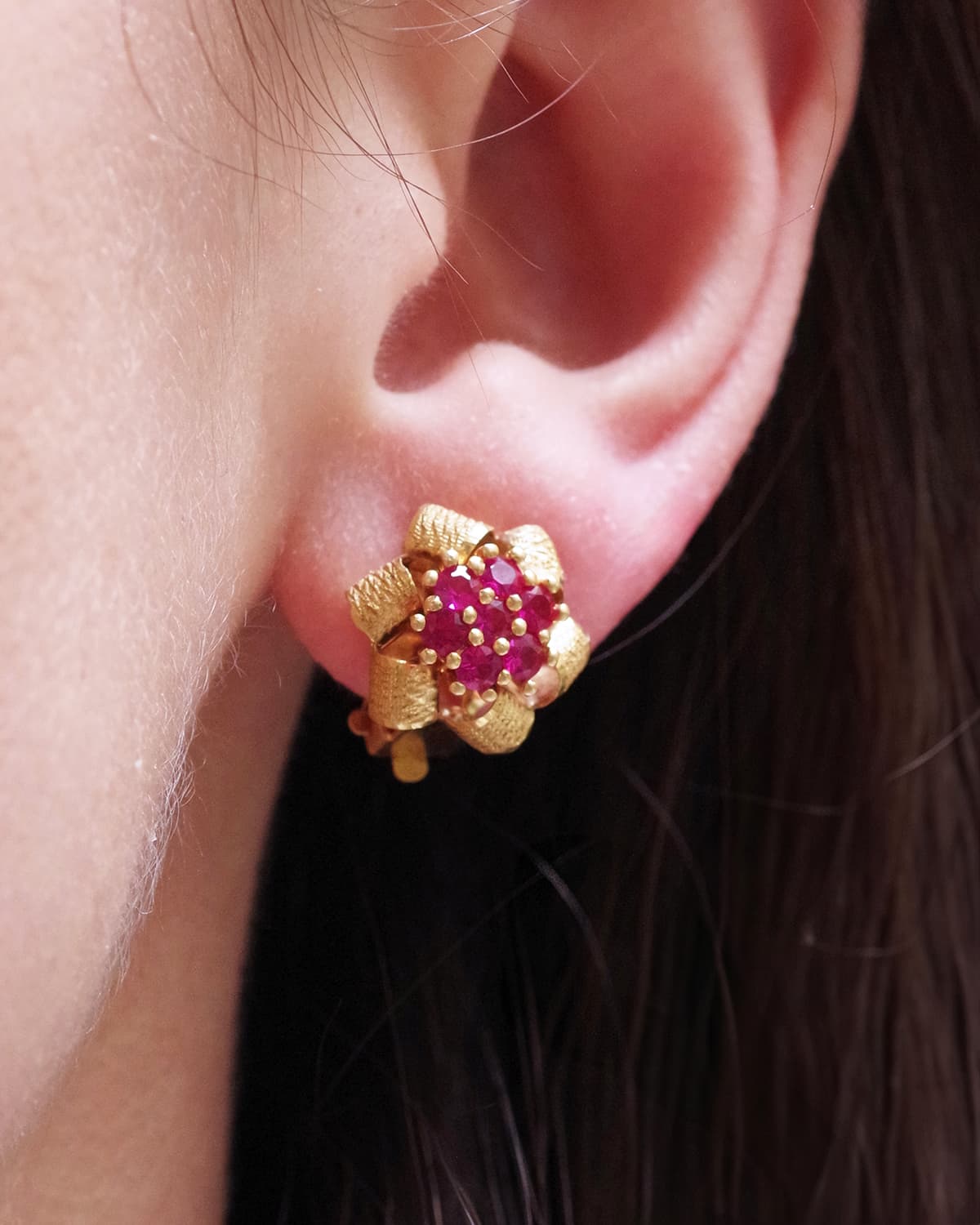 Pre-owned clips earrings