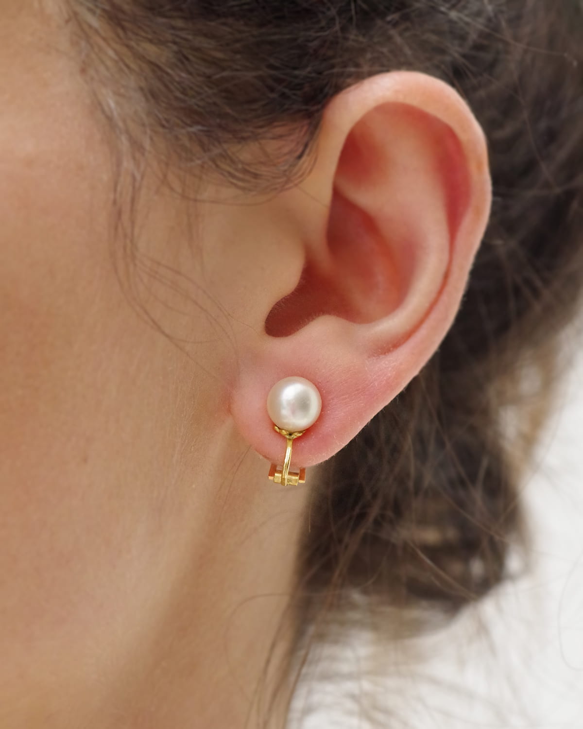 Cultured pearl ear clips