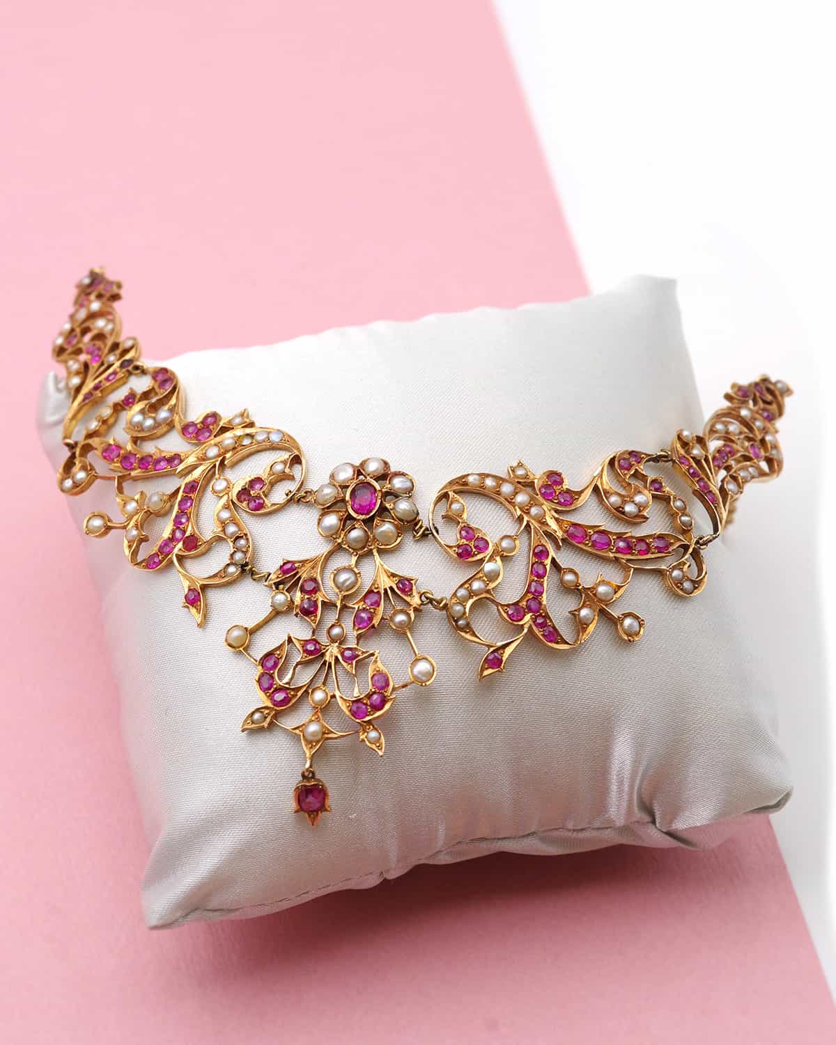 Pearl and rubies necklace in gold