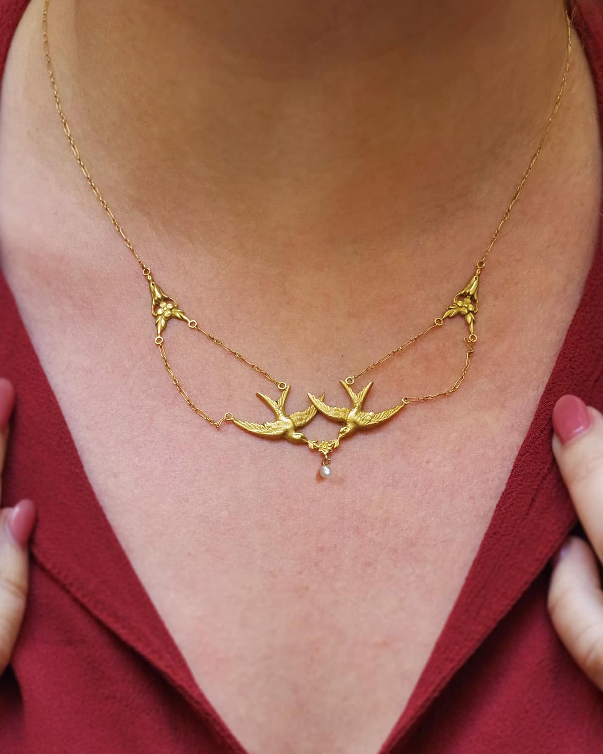 Edwardian swallow necklace in gold