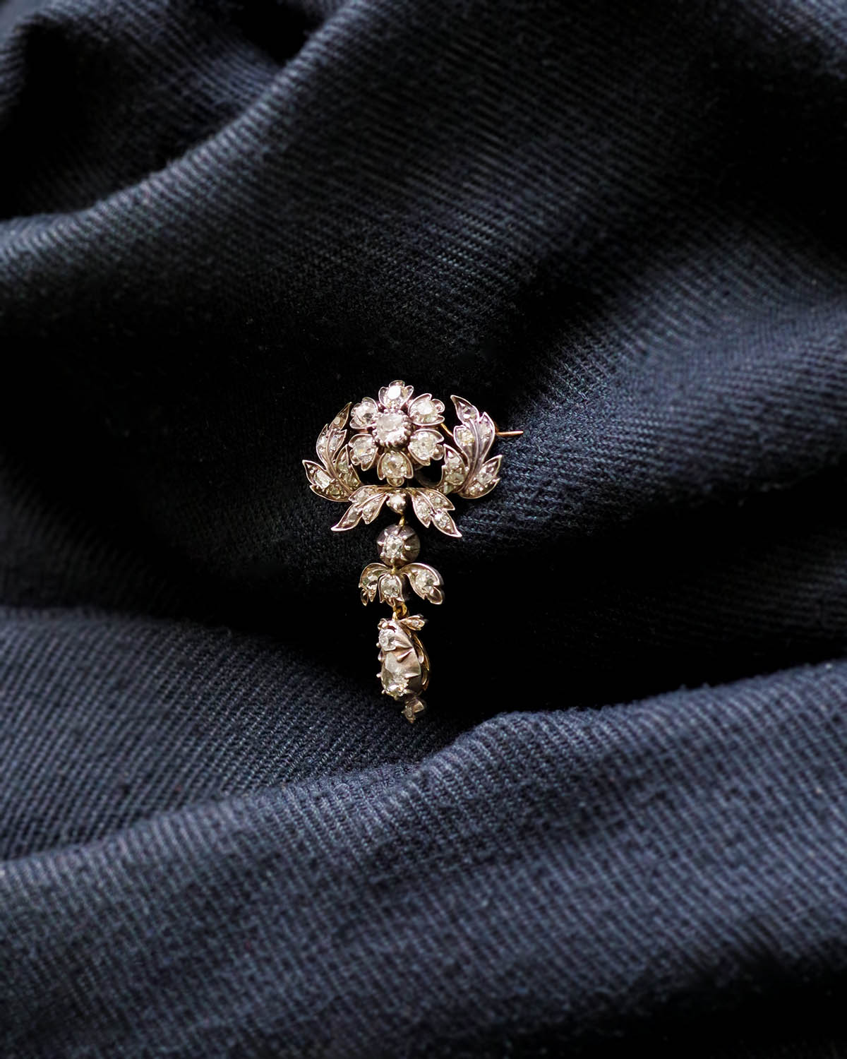 Broche fleur diamants 3 cts