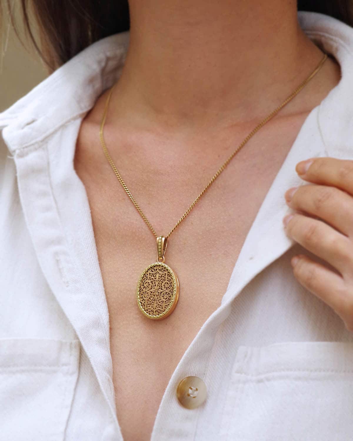 Victorian gold locket pendant 