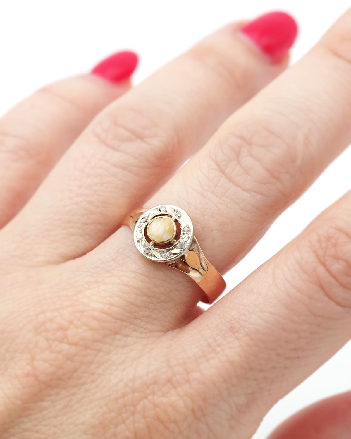 French tooth ring in gold