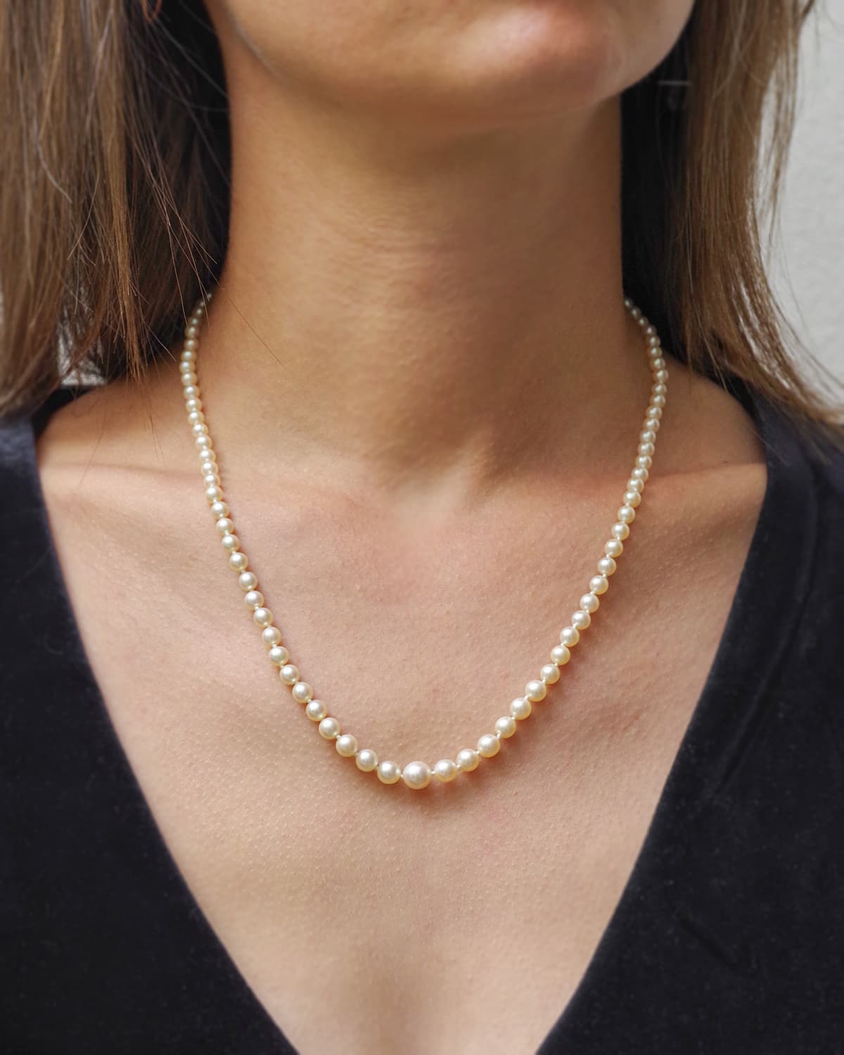 Cultured pearl necklace with a gold clasp