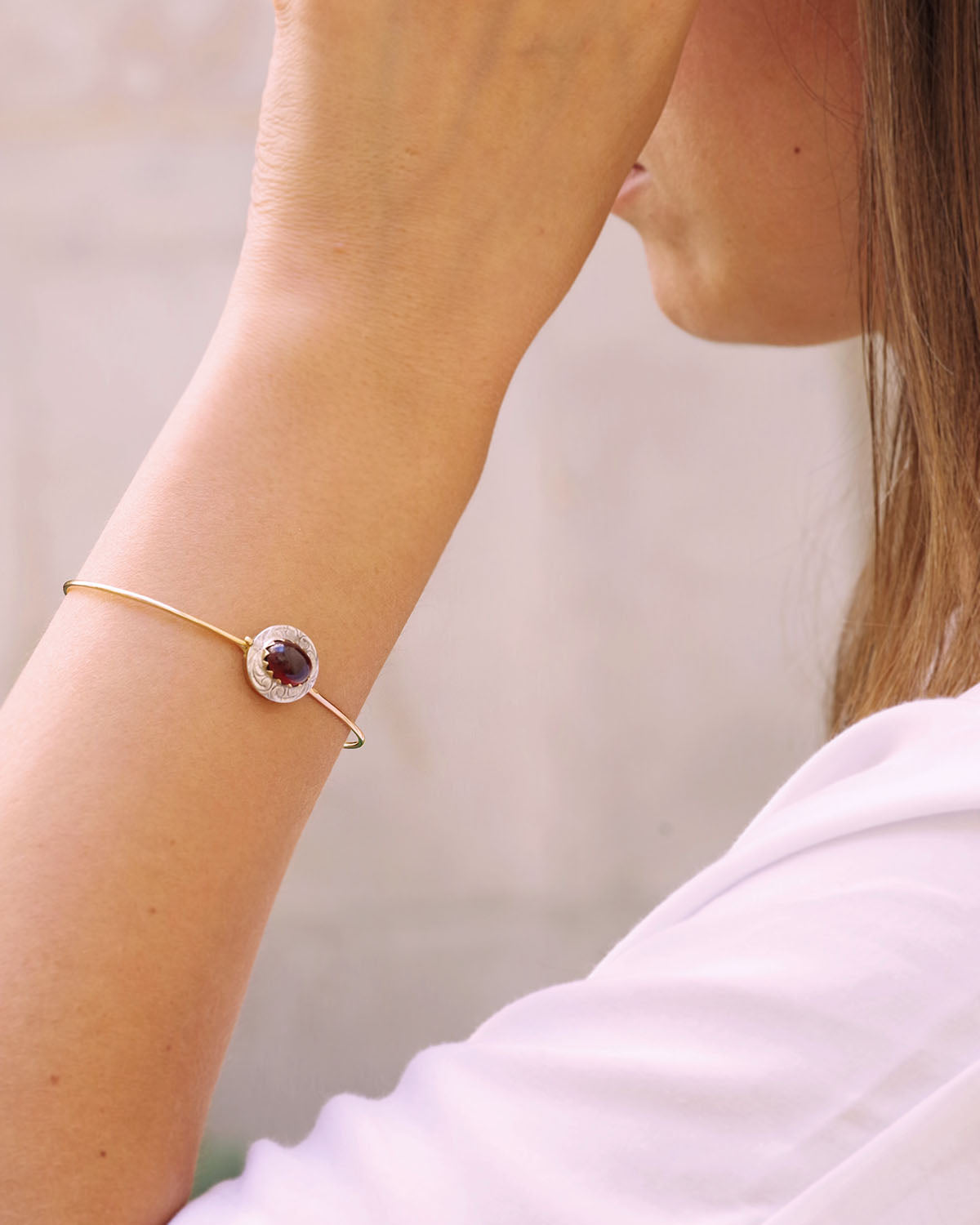 Vintage bangle bracelet in gold