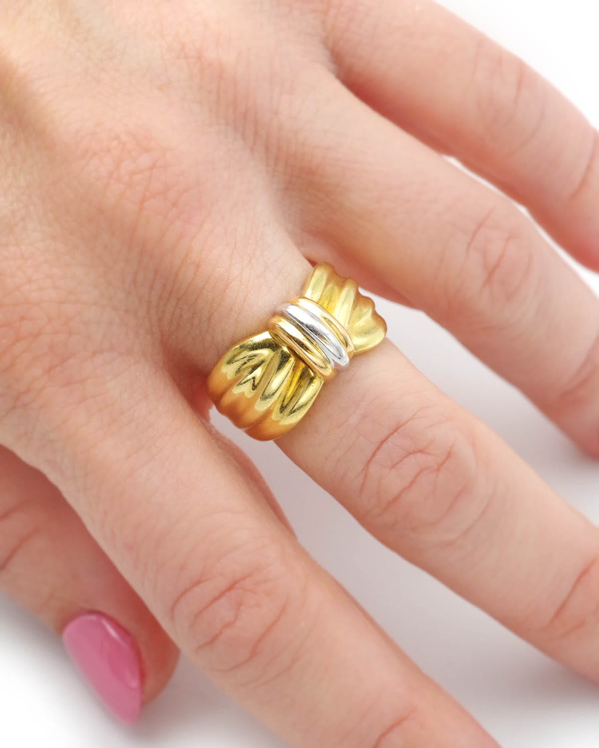 bow ring in to one gold