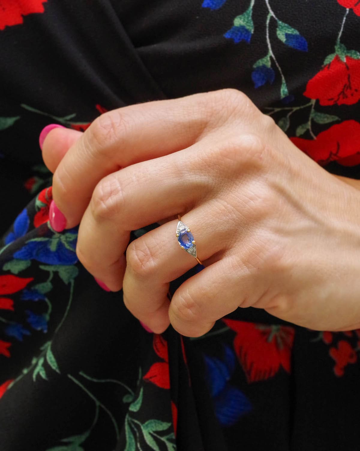 Vintage Ceylon unheated sapphire ring
