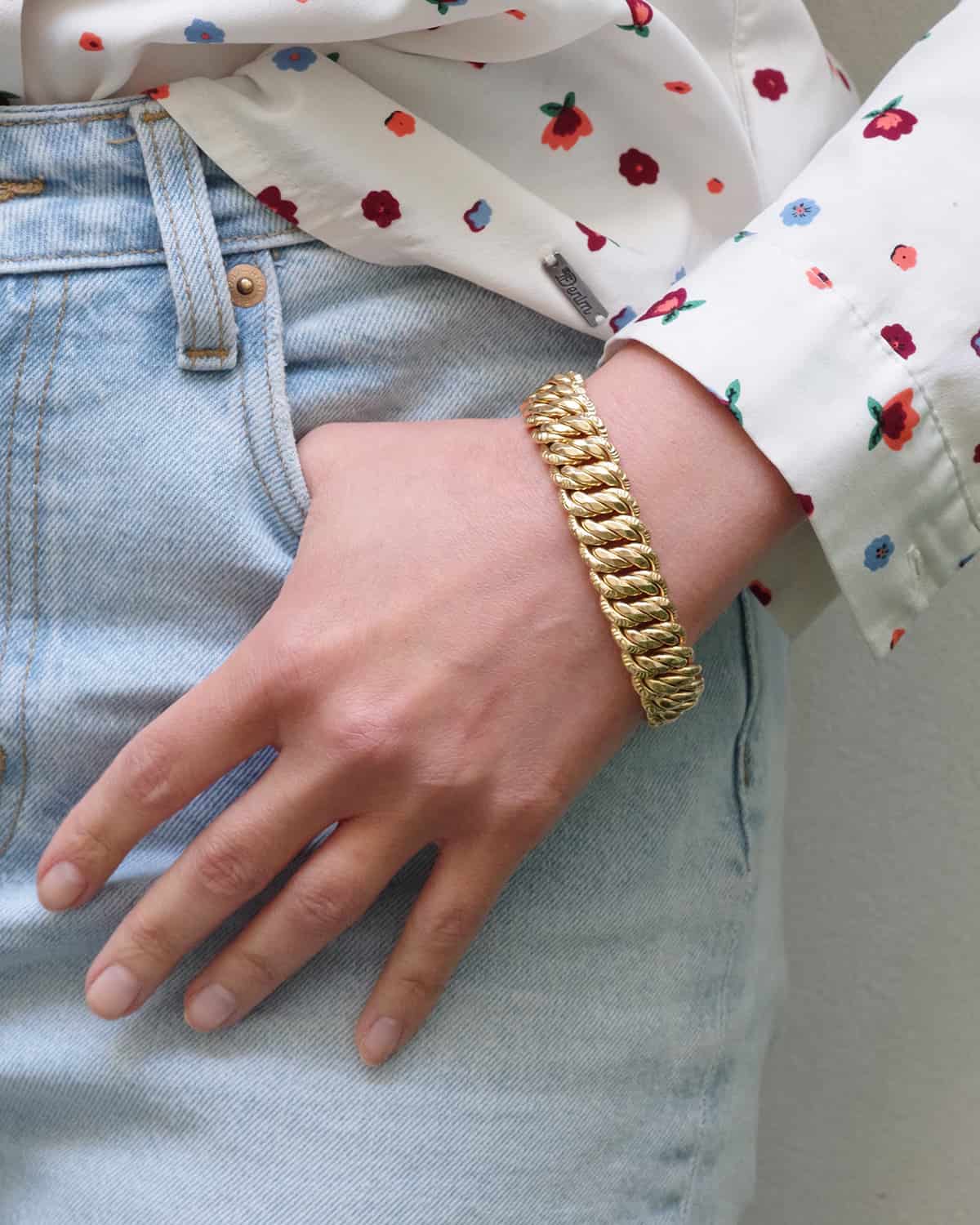 Gold curb bracelet 