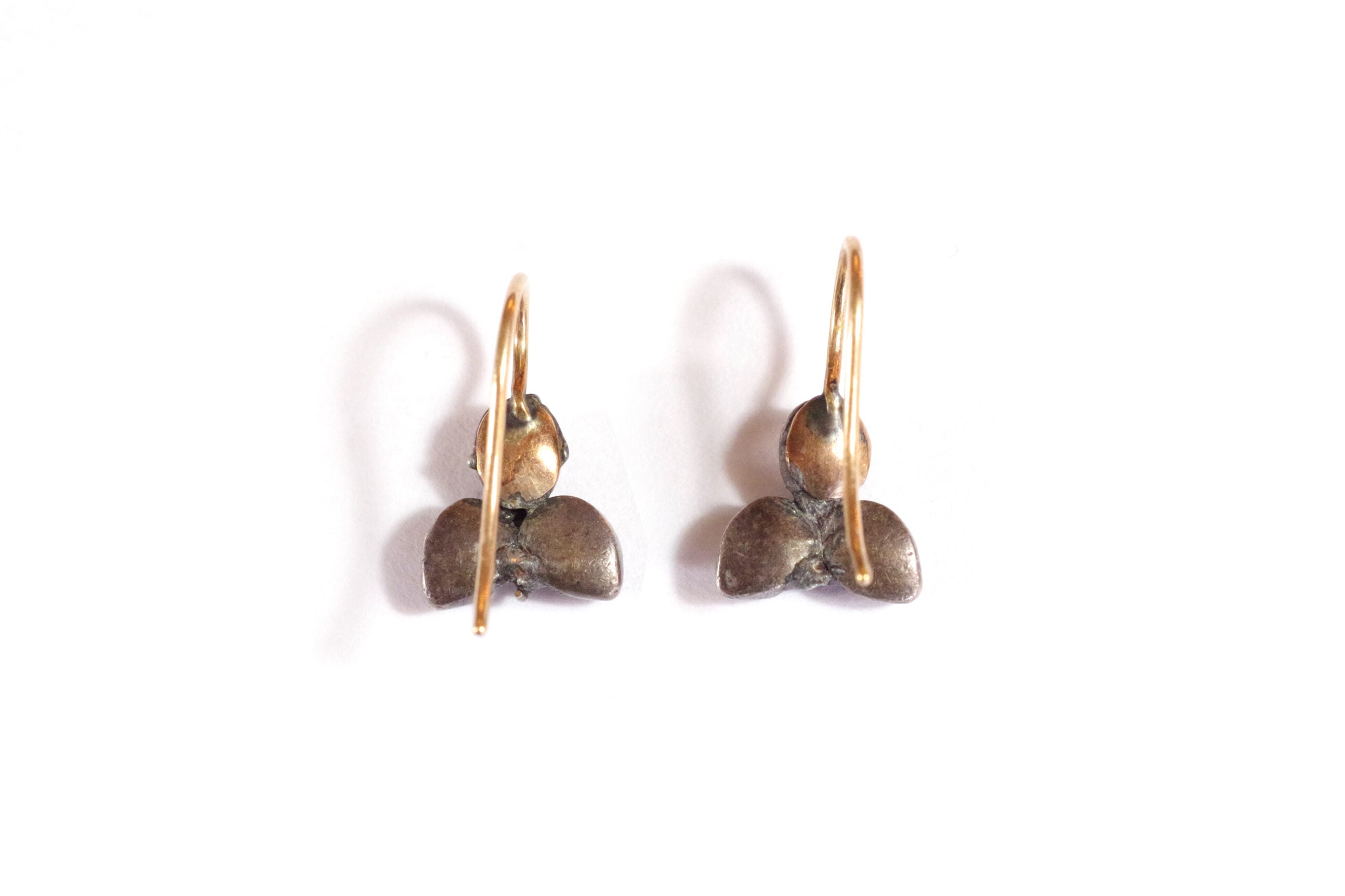 Boucles d’oreille anciennes feuilles