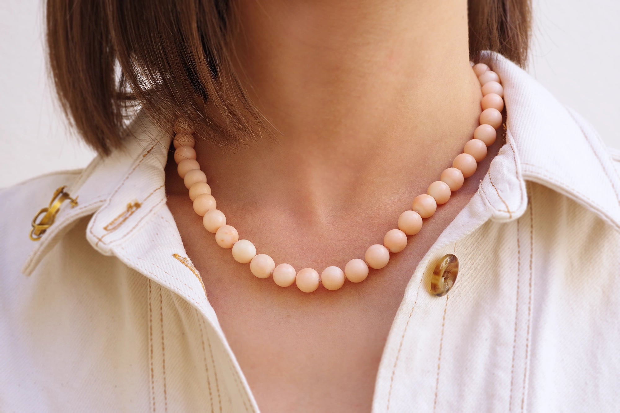 Collier de perles de corail rose et fermoir en or