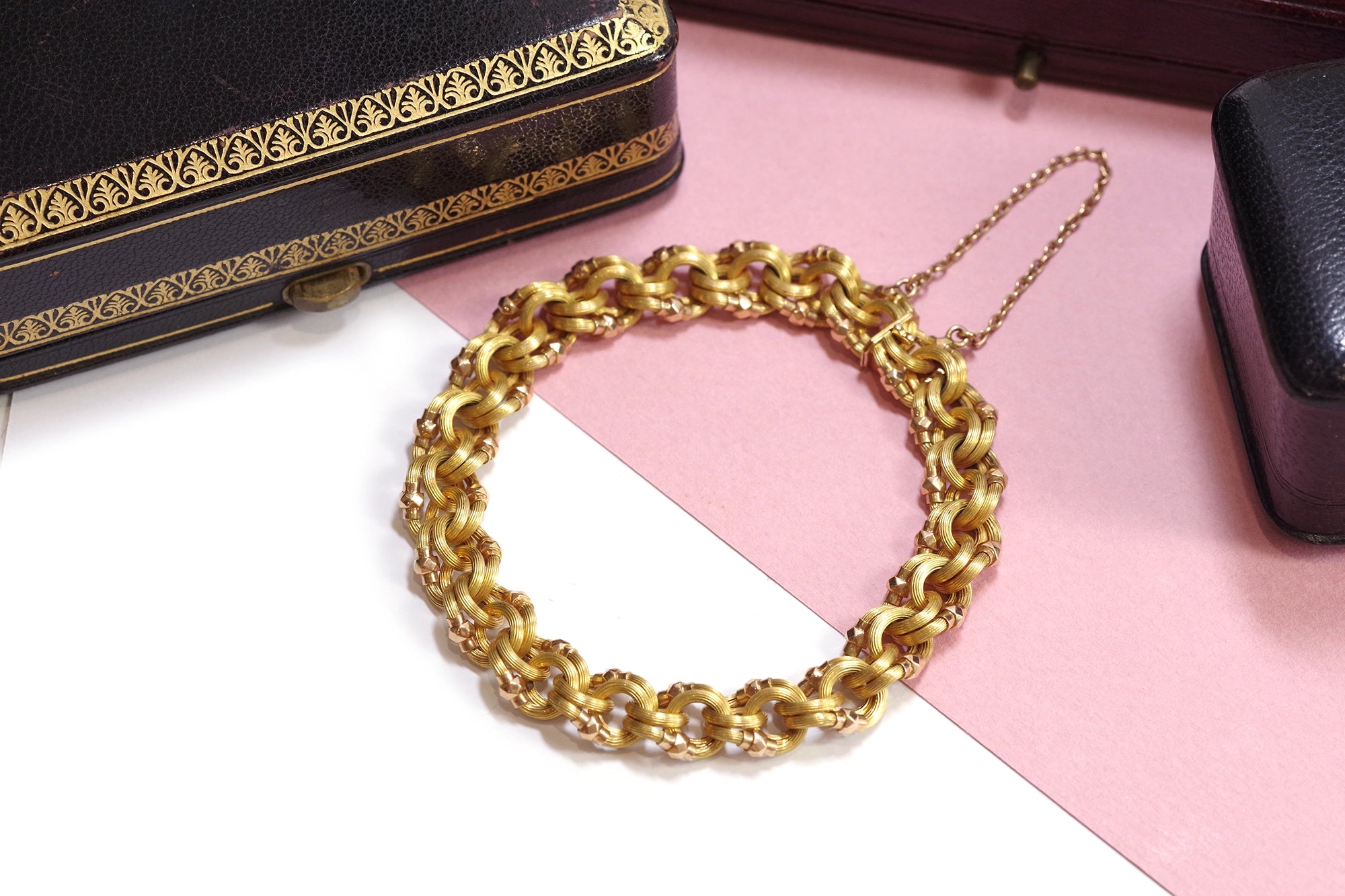 Flexible gold bracelet