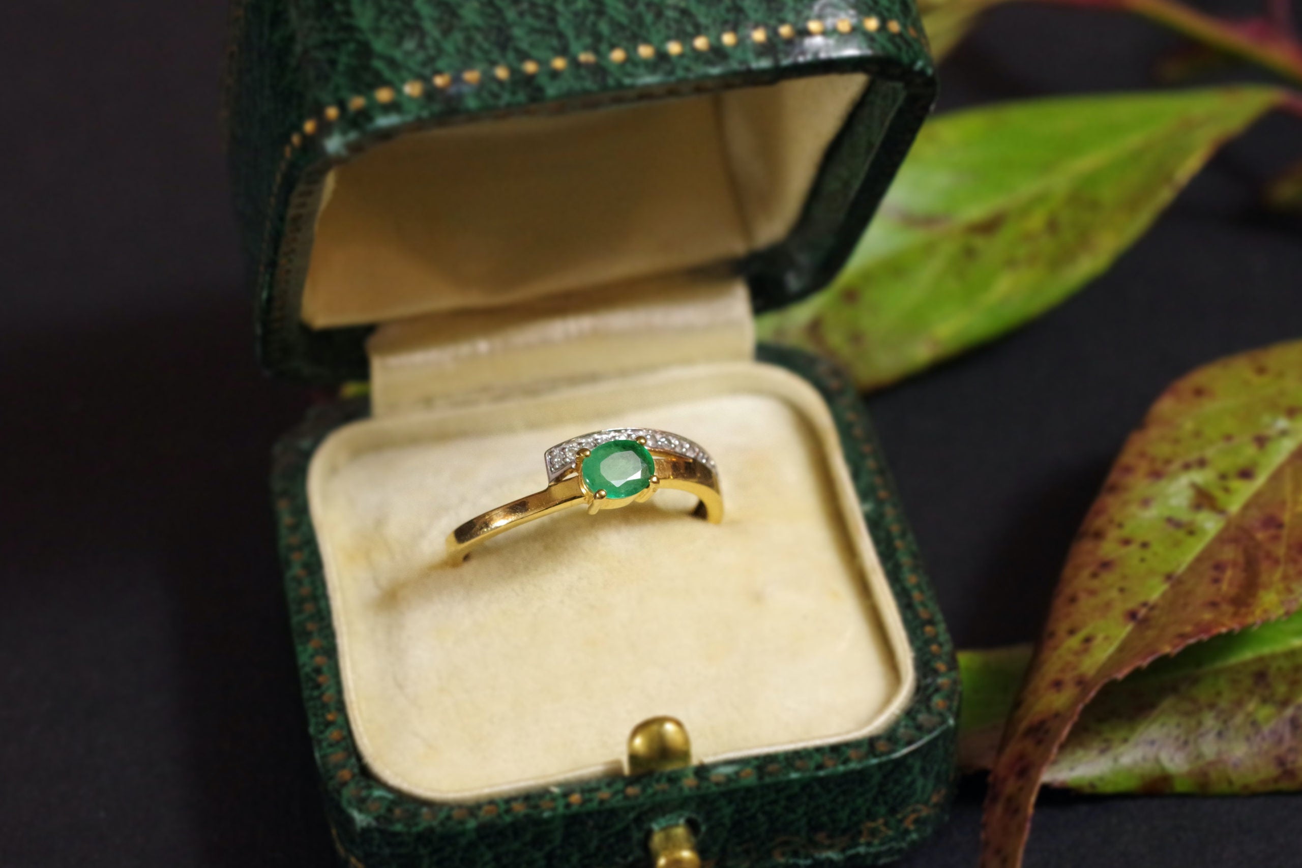 emerald diamond ring in gold