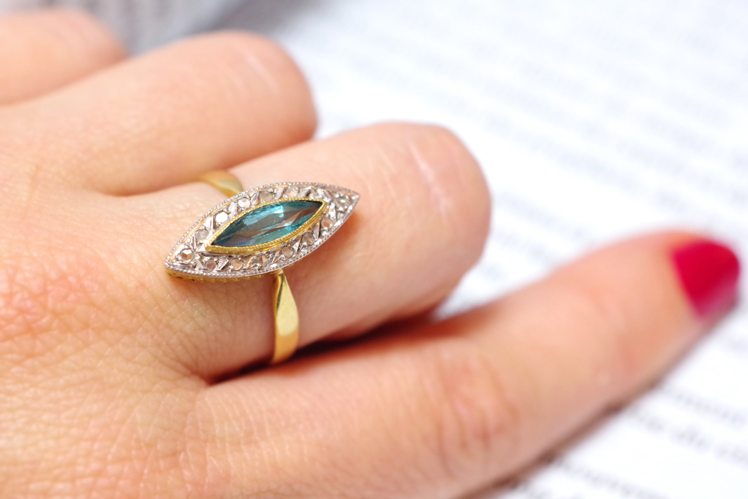 bague marquise en or saphir doublet navette en or 18k