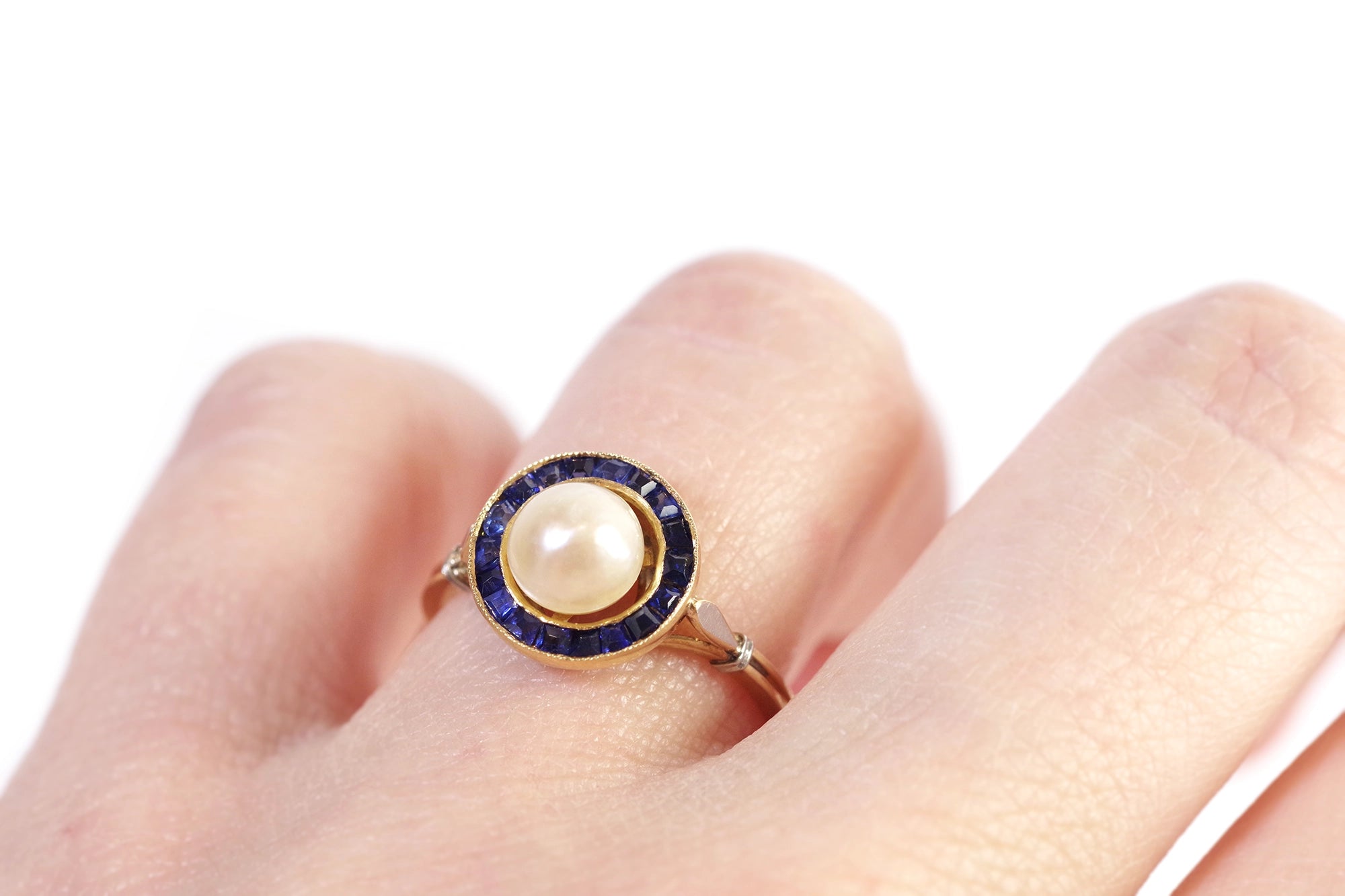 bague perle et saphirs en or