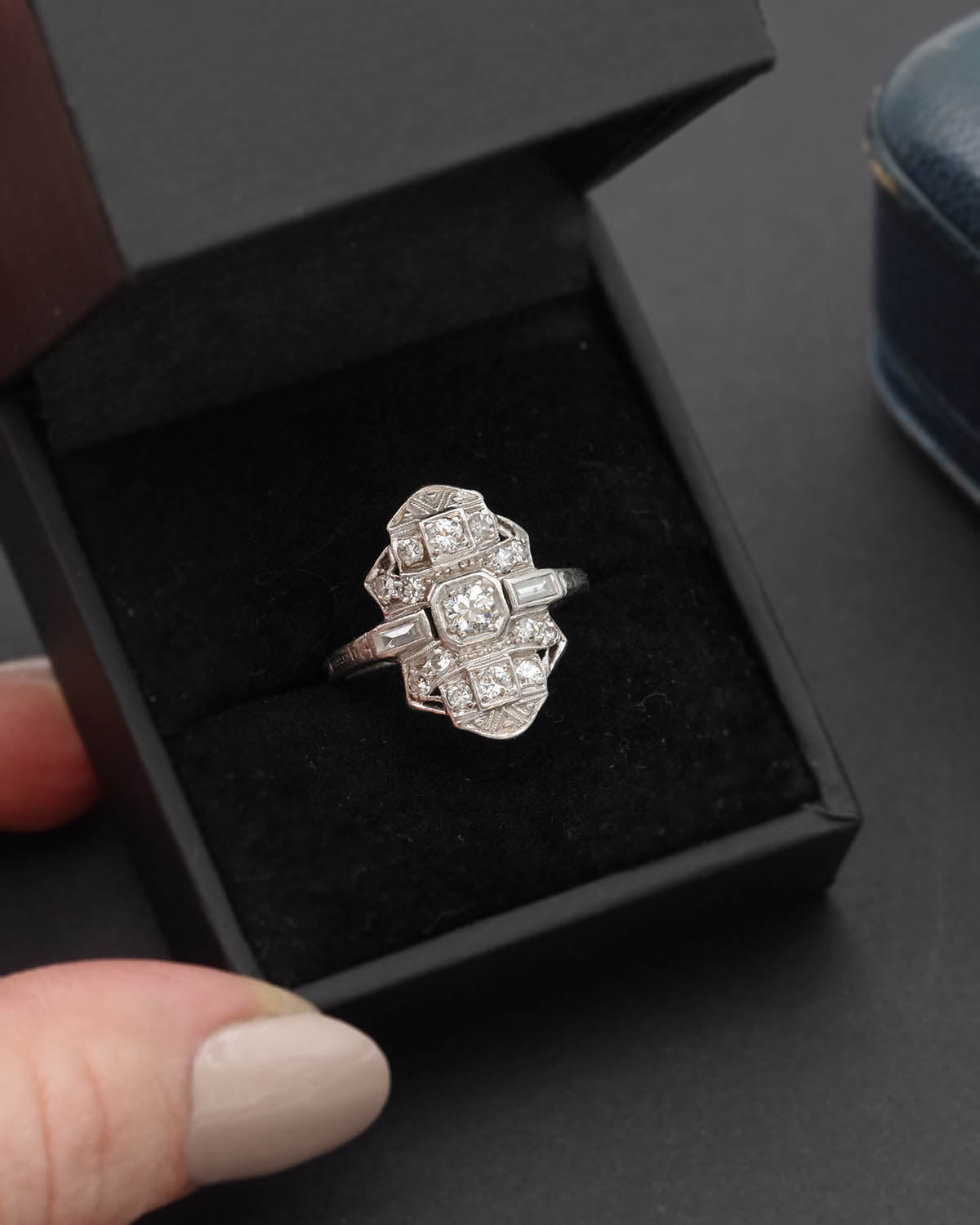 Bague ancienne Art Deco en platine