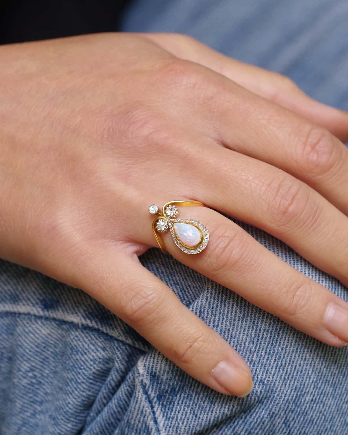 Bague duchesse opale diamants