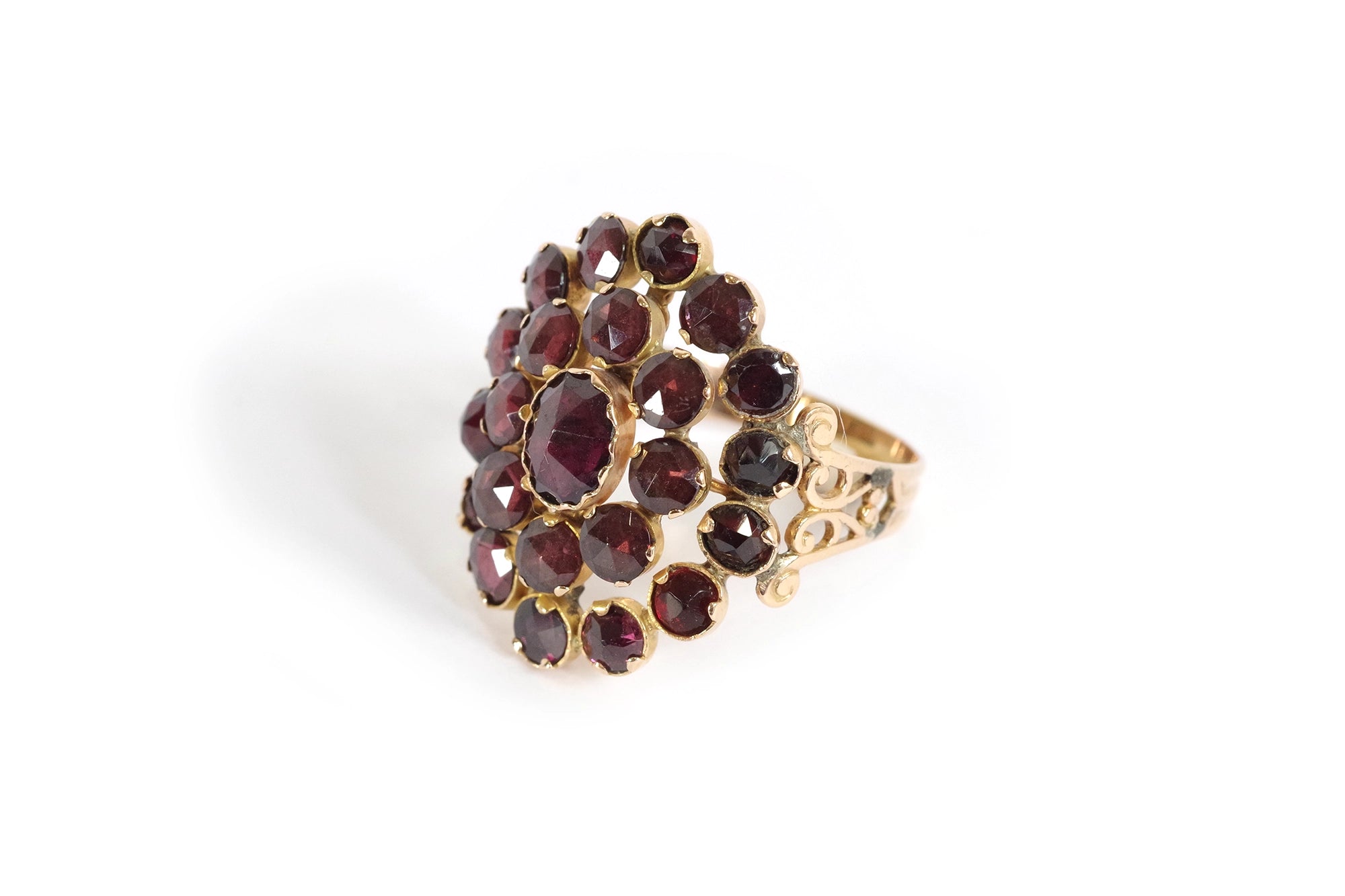 Victorian Perpignan garnets ring in gold