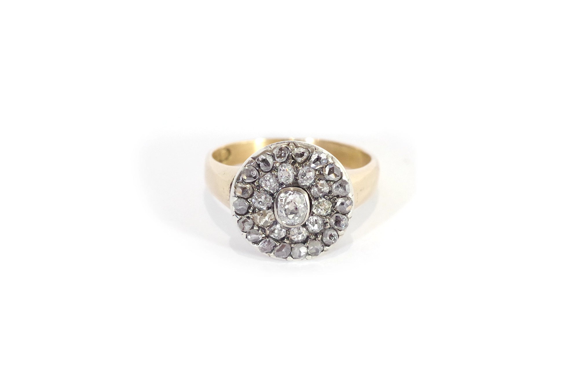 diamond round ring in gold