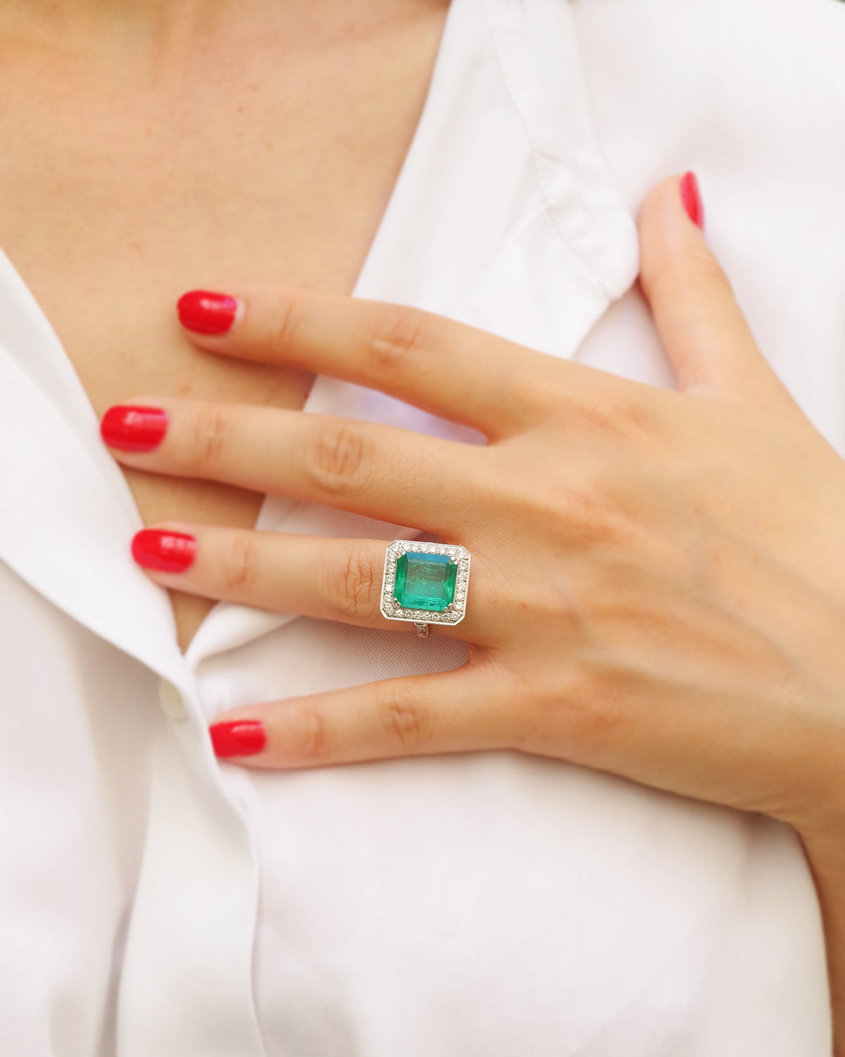 Pre-owned colombian emerald diamond ring