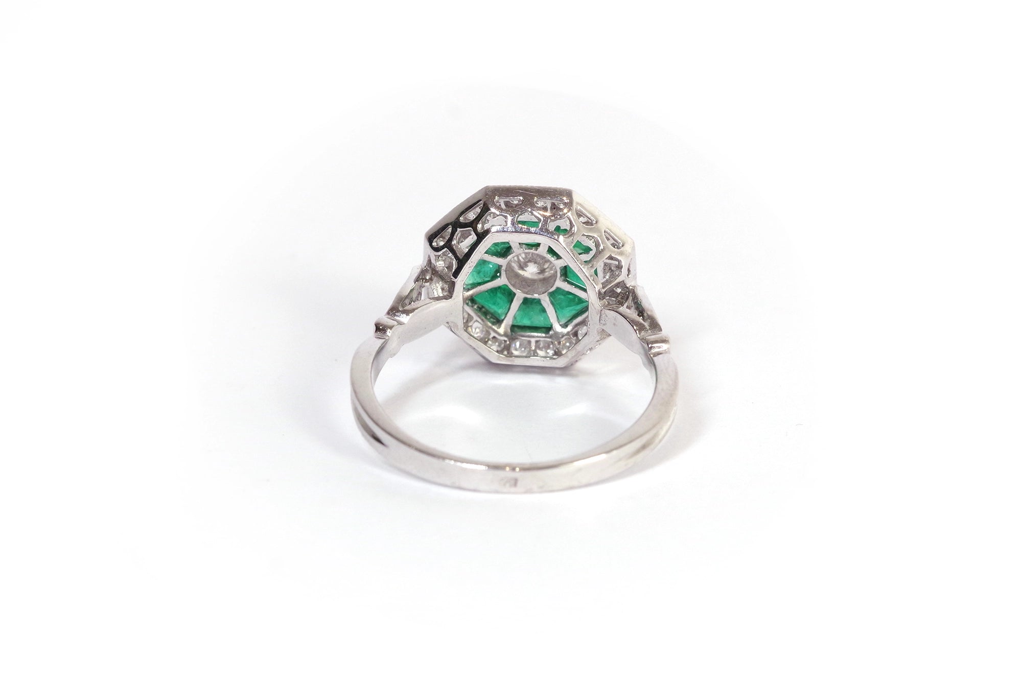 Emerald diamond ring in white gold