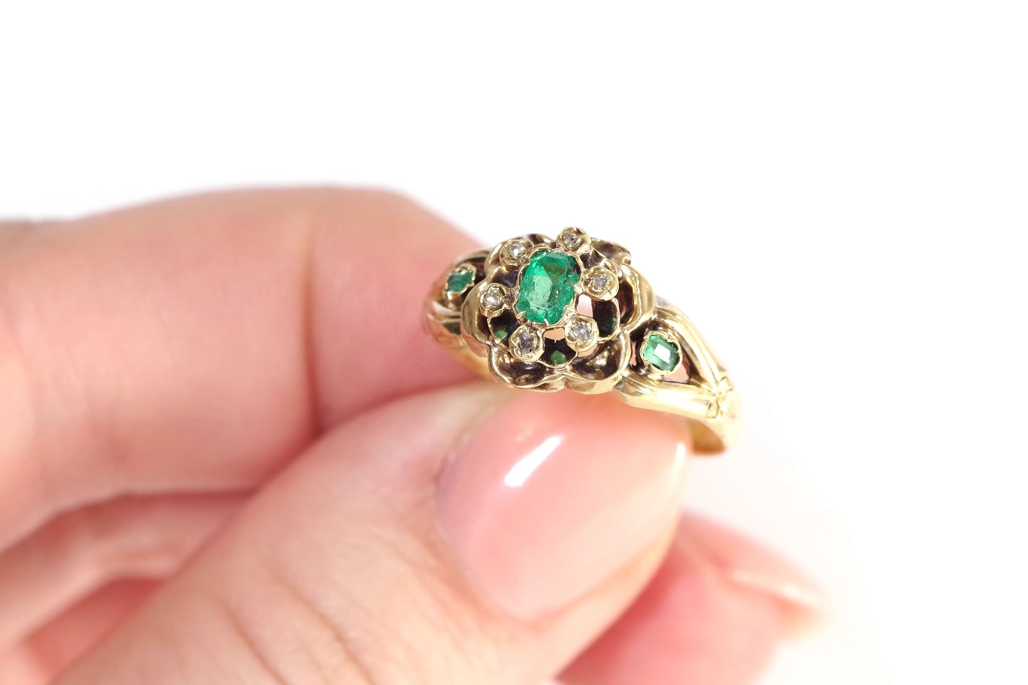 Victorian emerald diamond ring