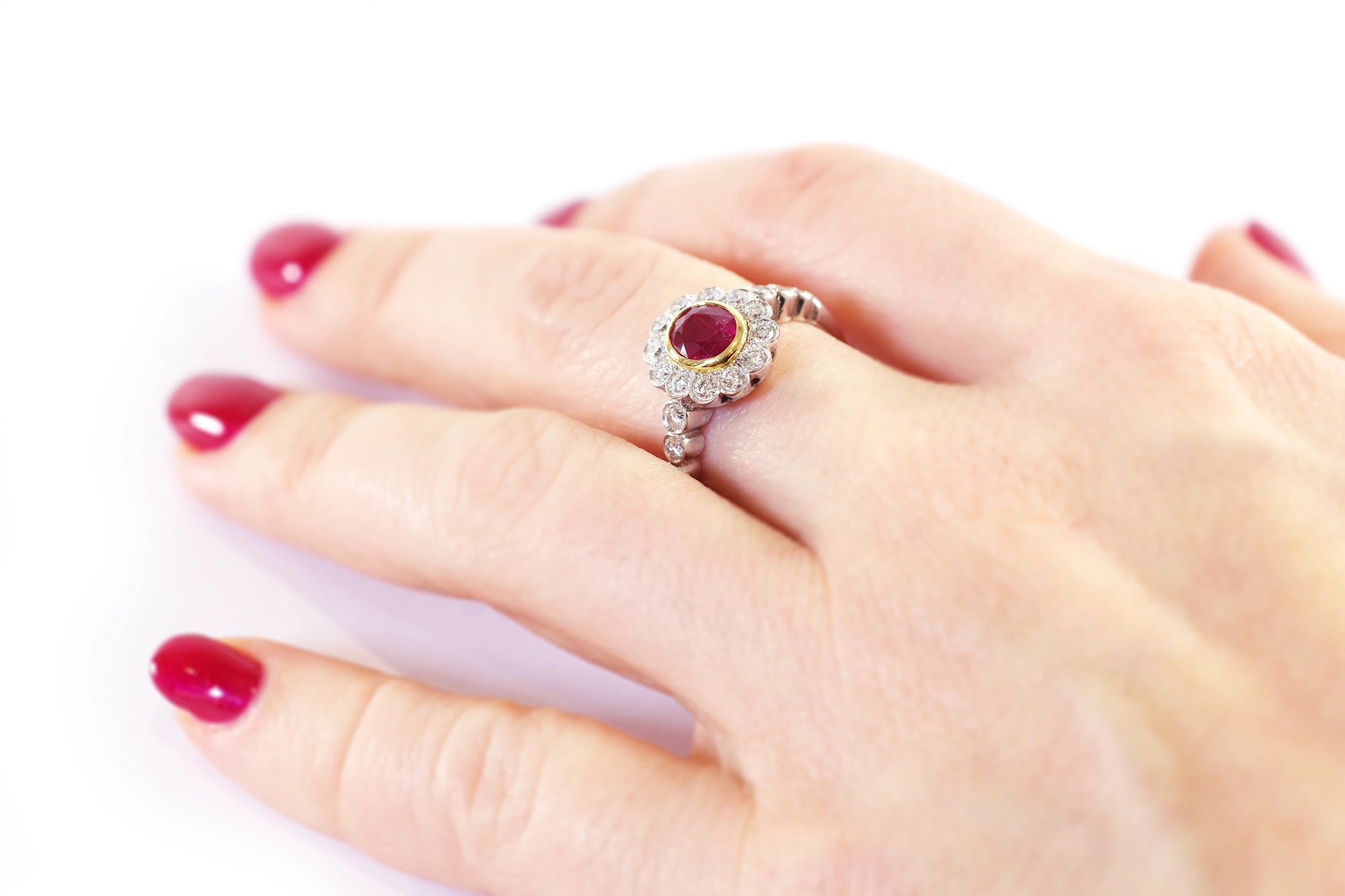 Bague marguerite rubis diamants