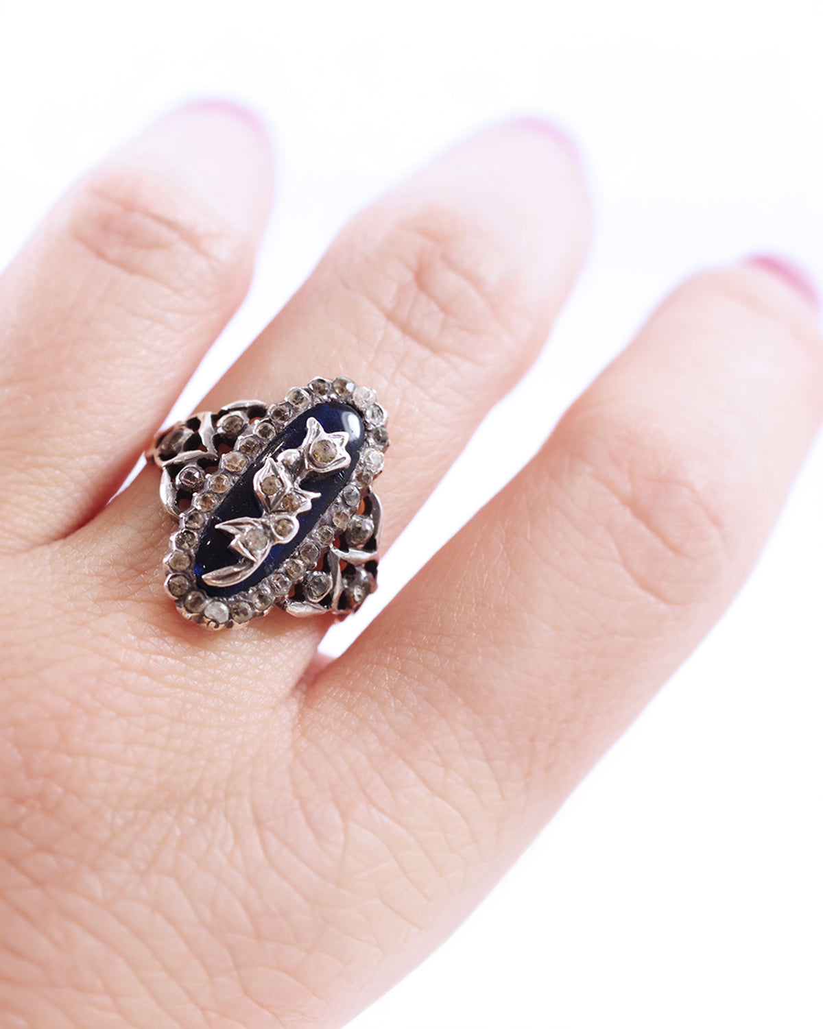 Antique flower blue ring