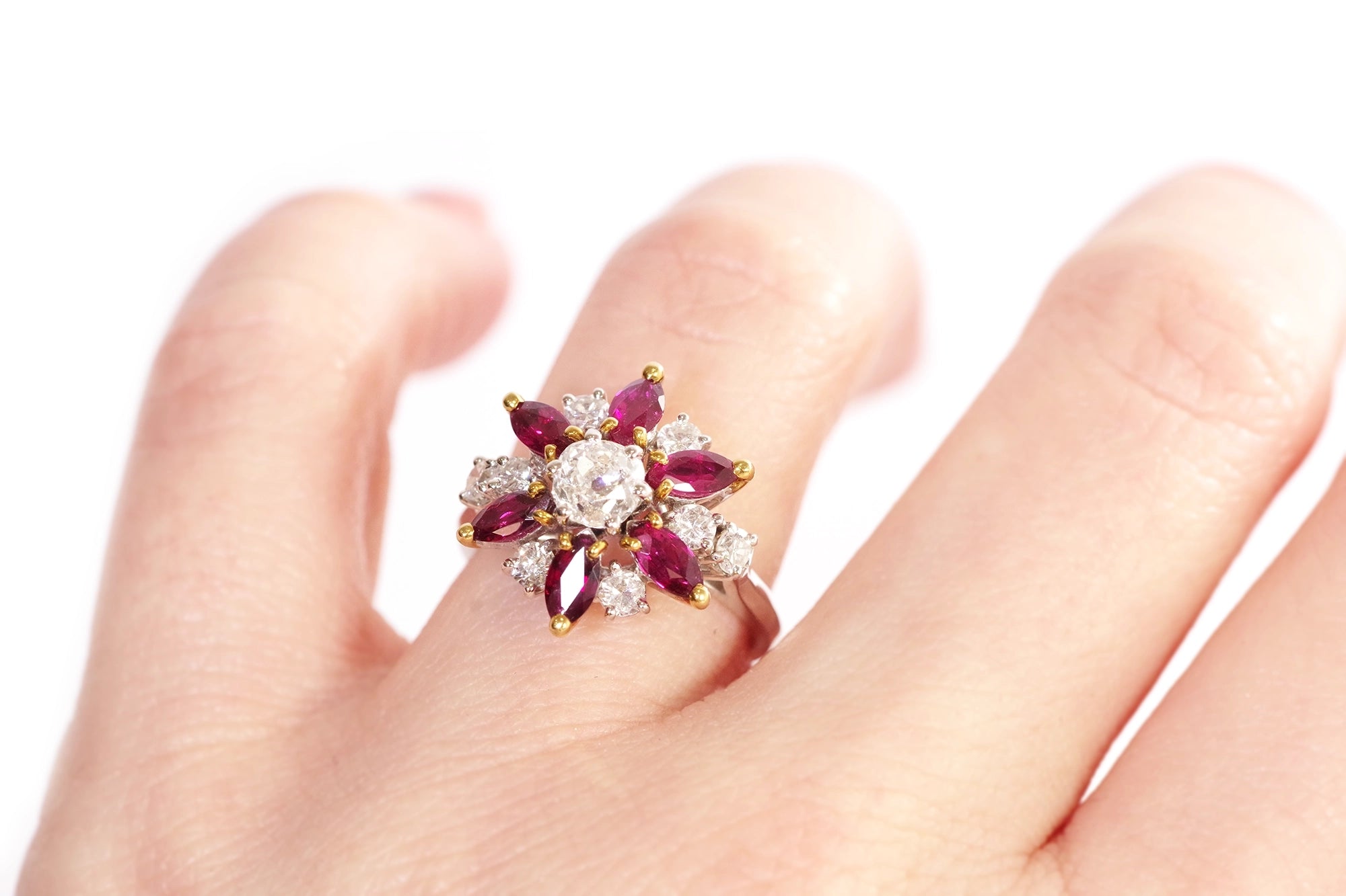 bague marguerite rubis diamants en or