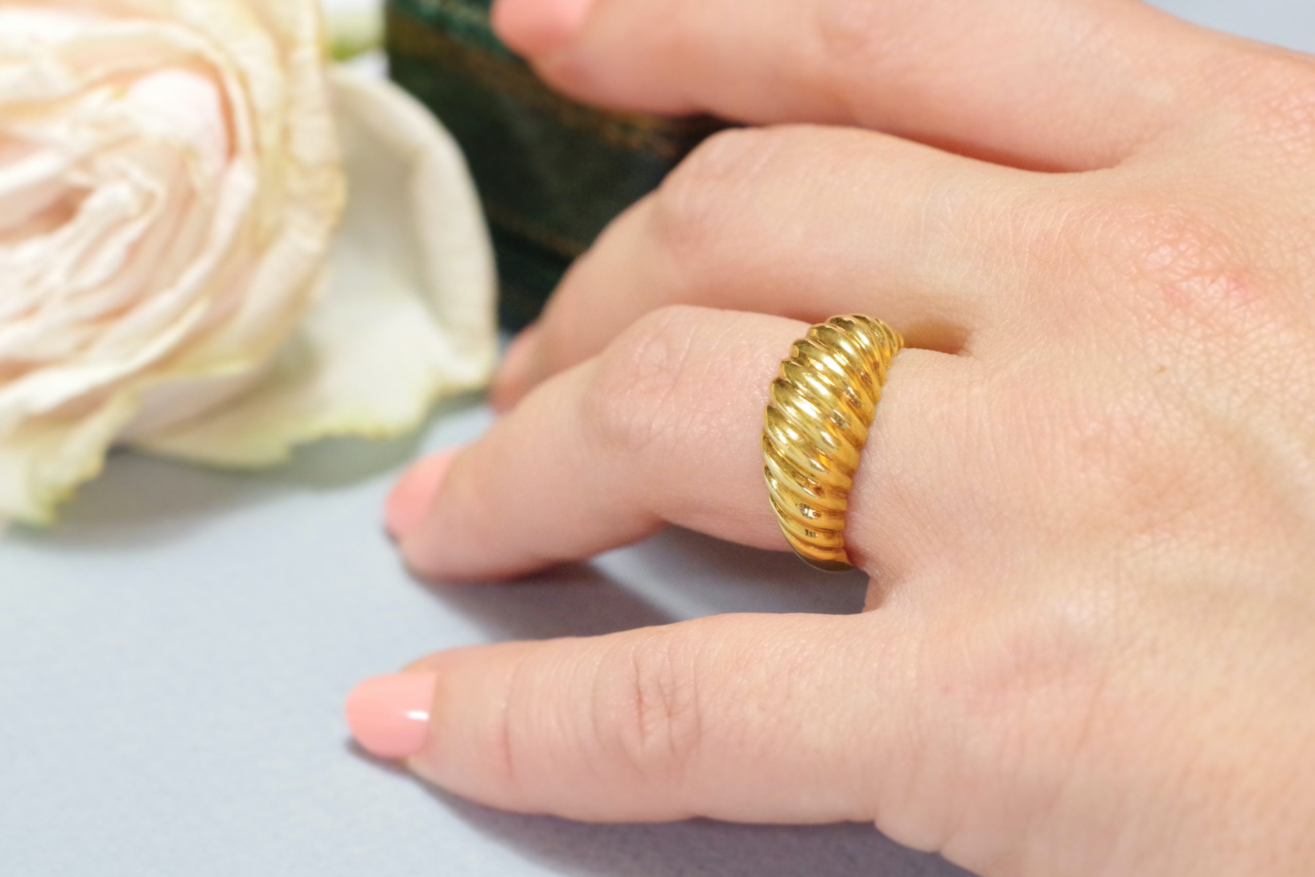 bague vintage godrons stries en or jaune 18k