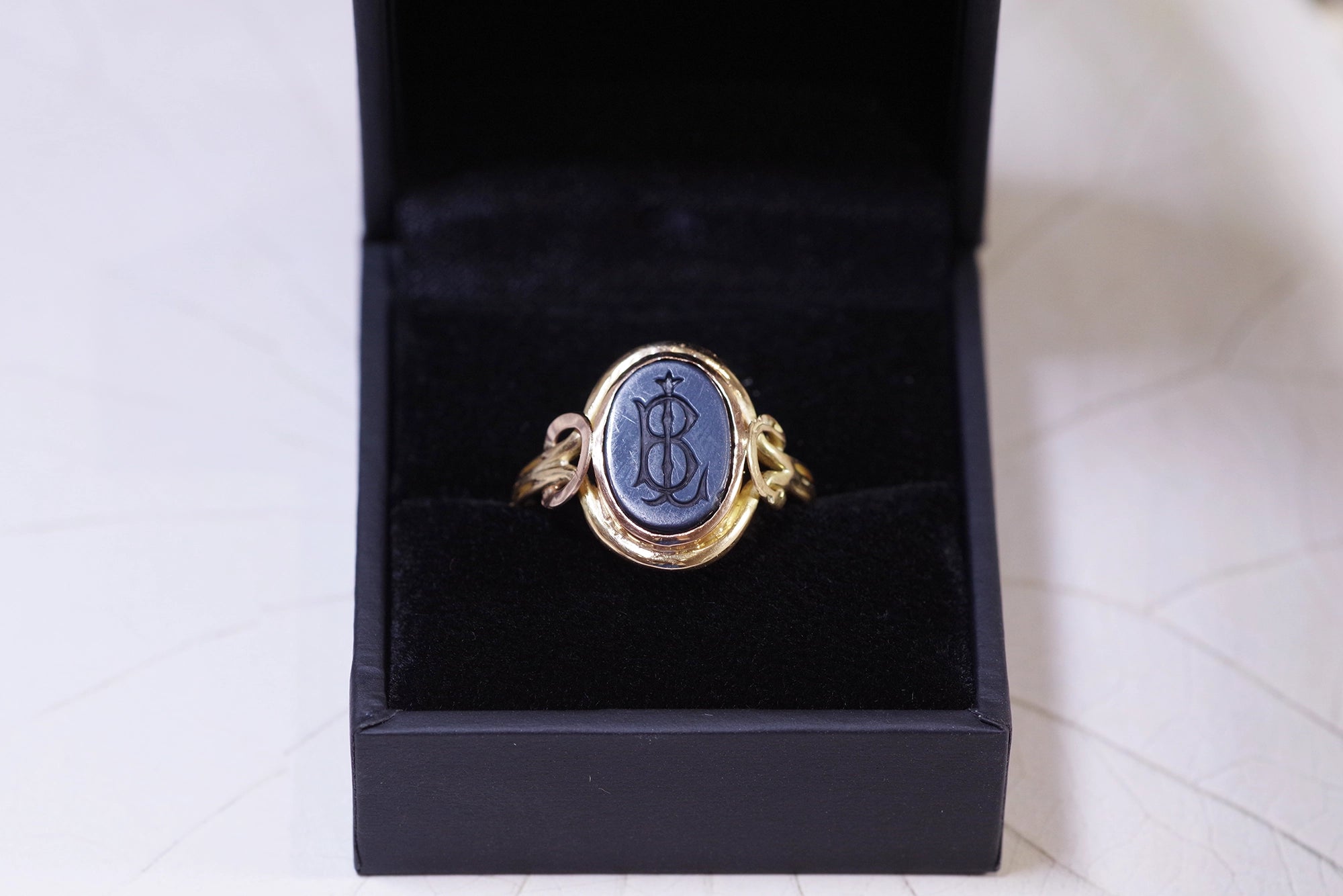 BL monogram ring in gold