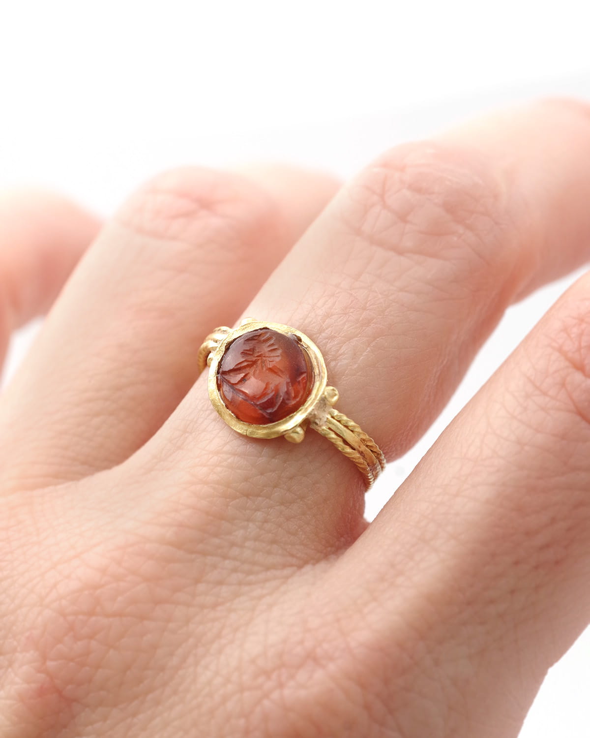 Bague lion intaille en or