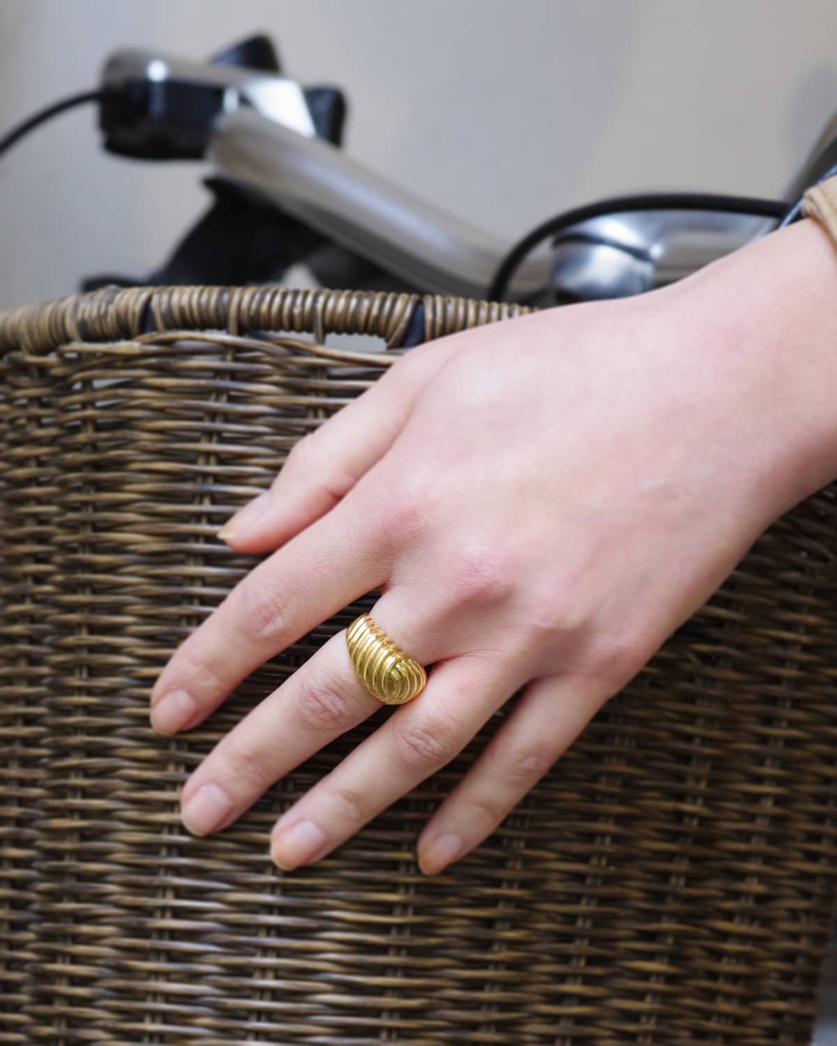Vintage croissant gold ring