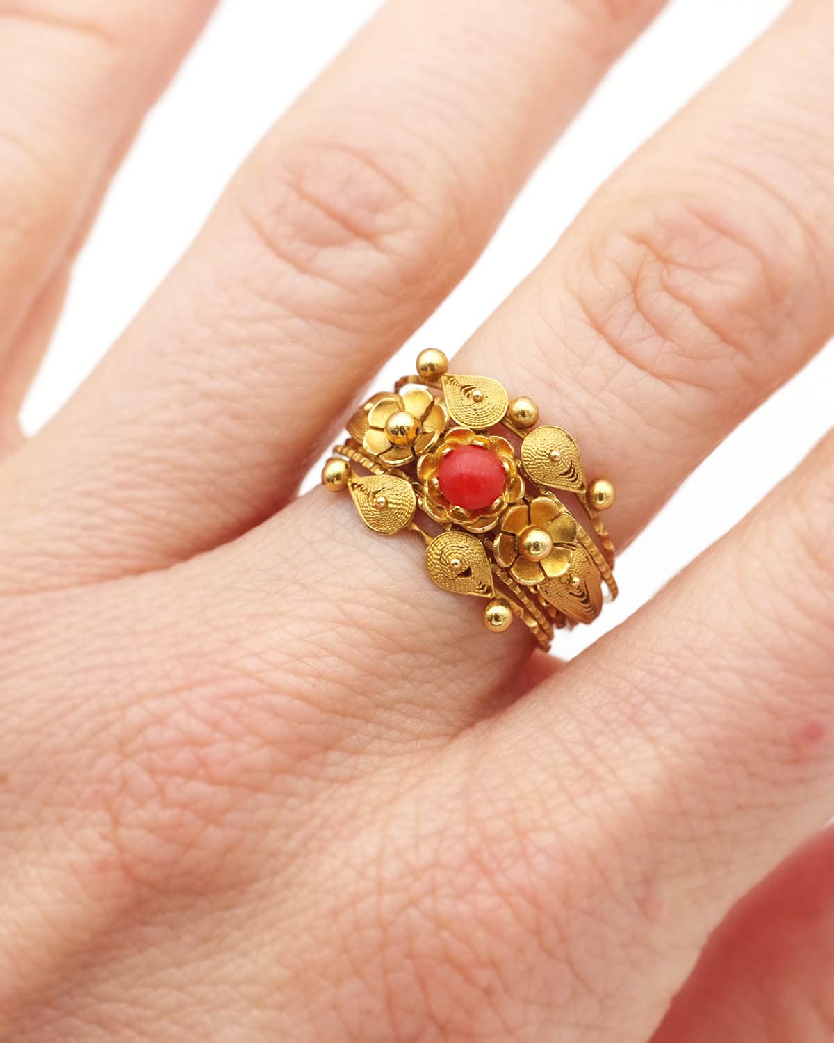 bague filigrane corail en or