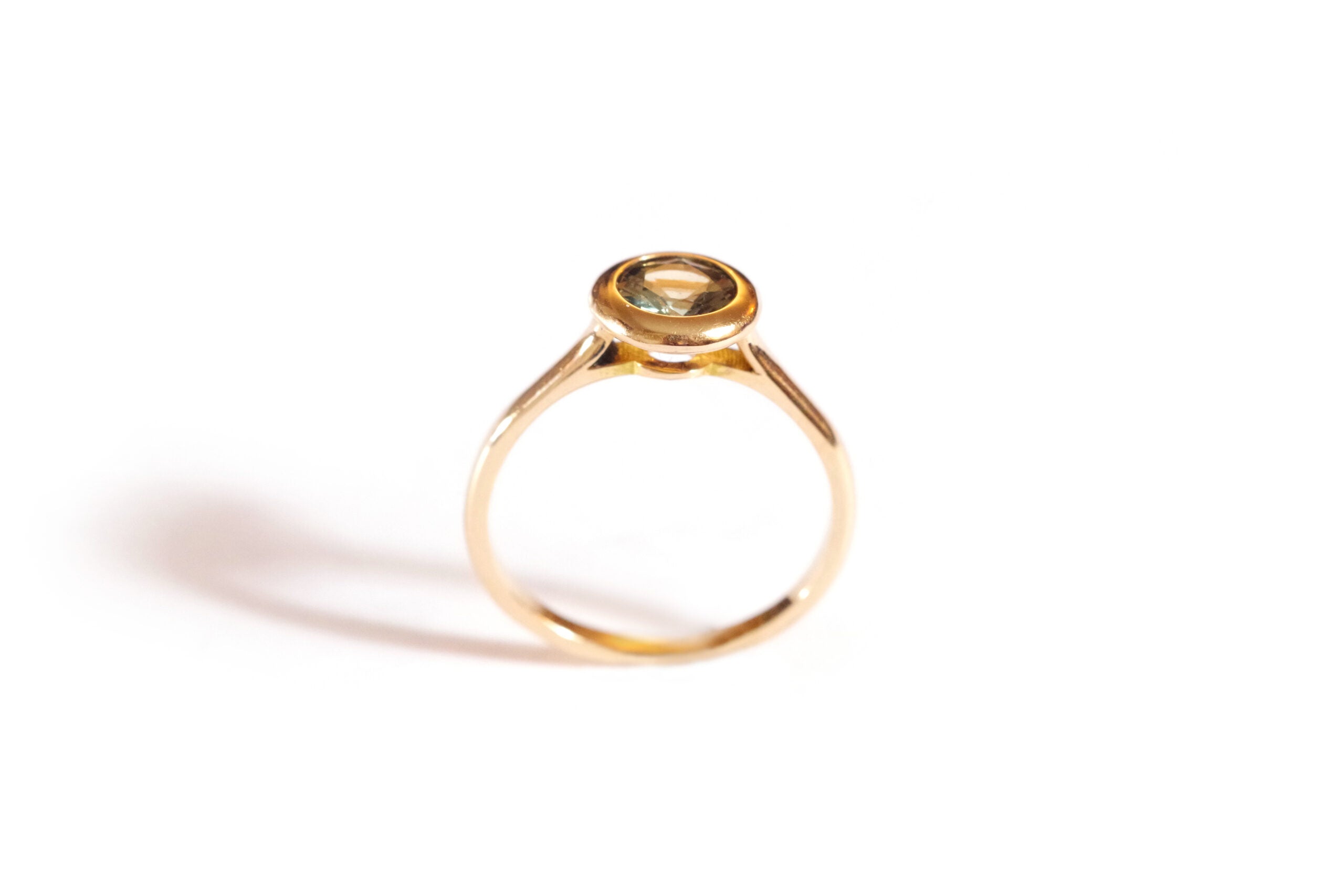 bague saphir vert en or jaune 18k