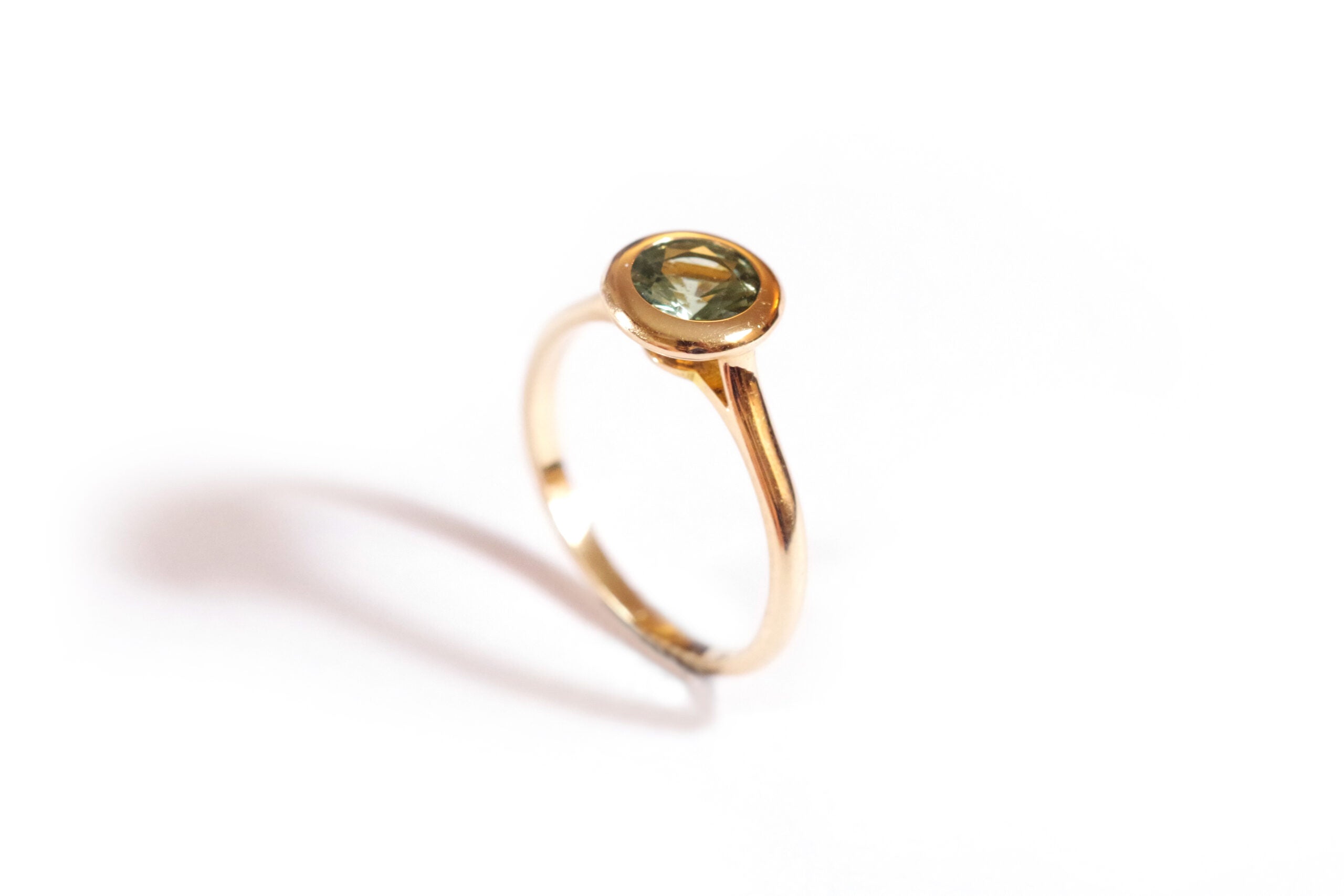 bague contemporain saphir vert