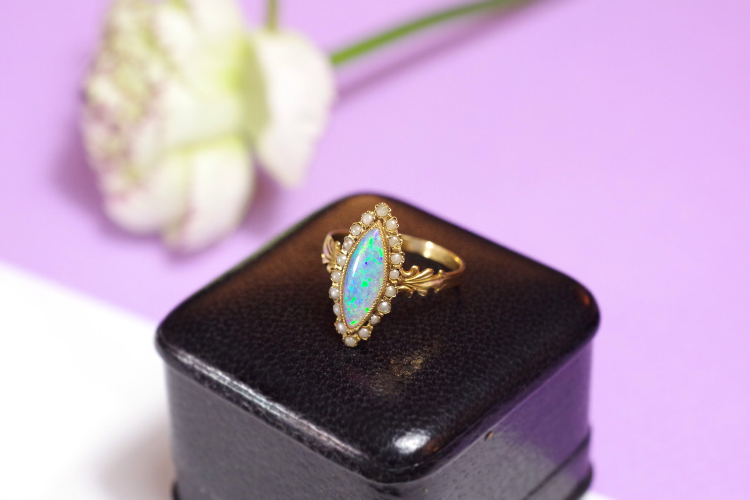 Bague marquise opale et perles