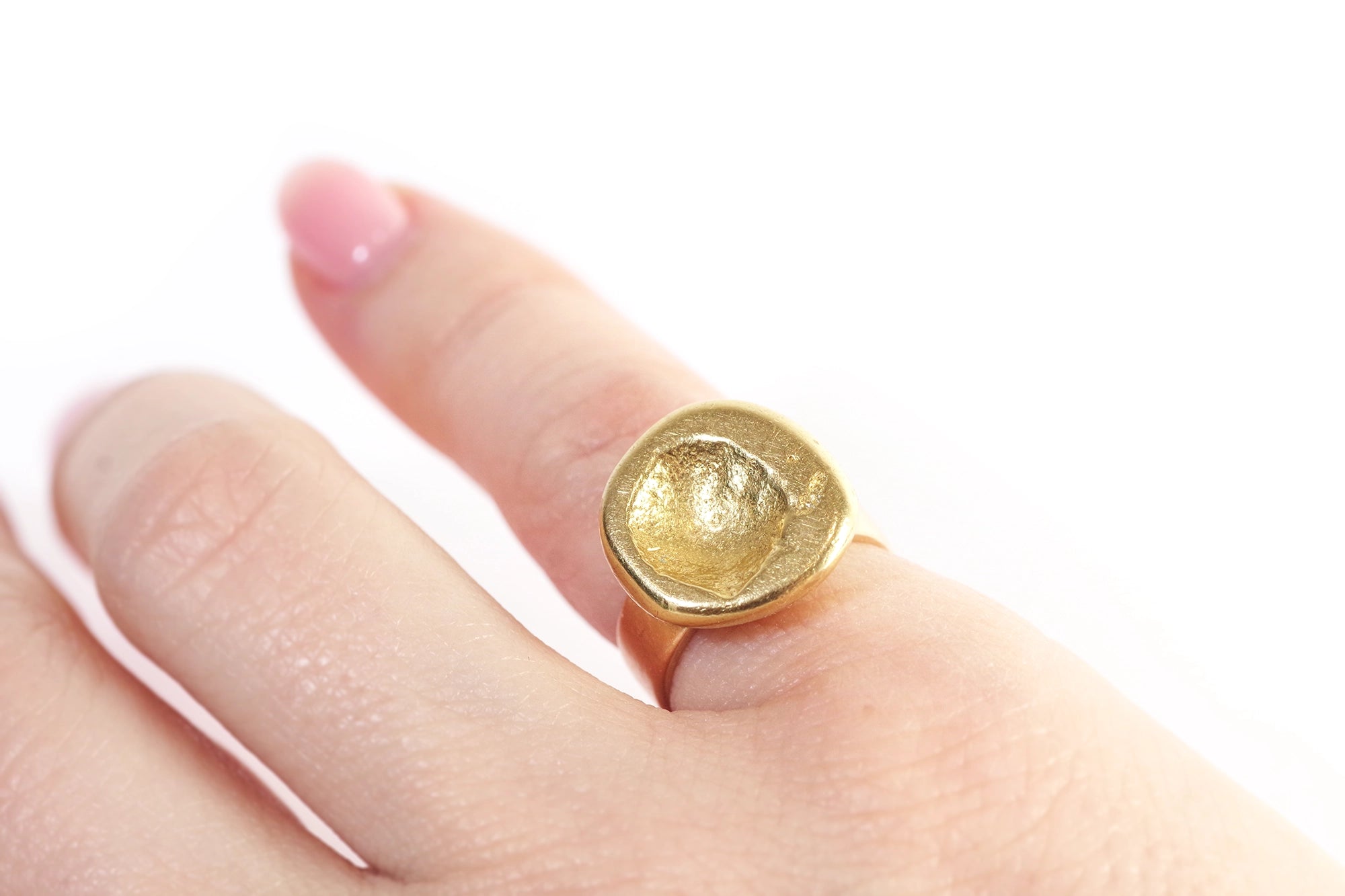 Pincky gold ring