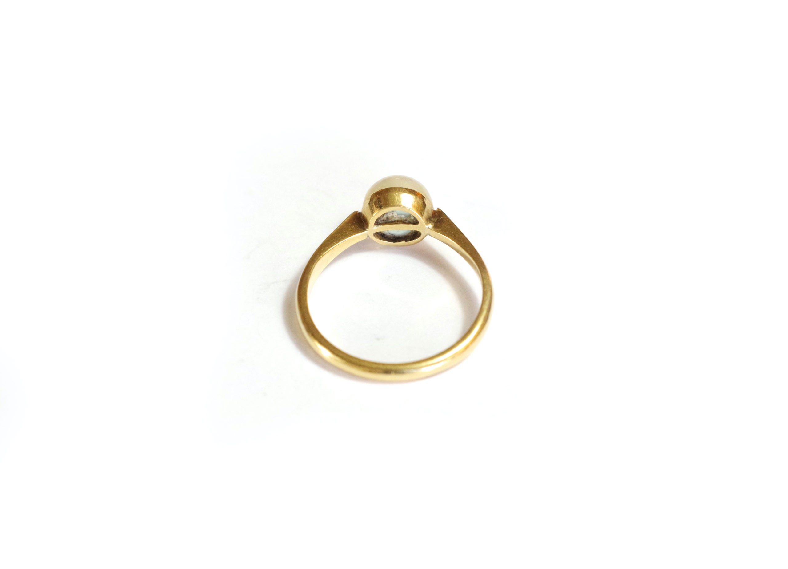 golden ring adorn with a pearl