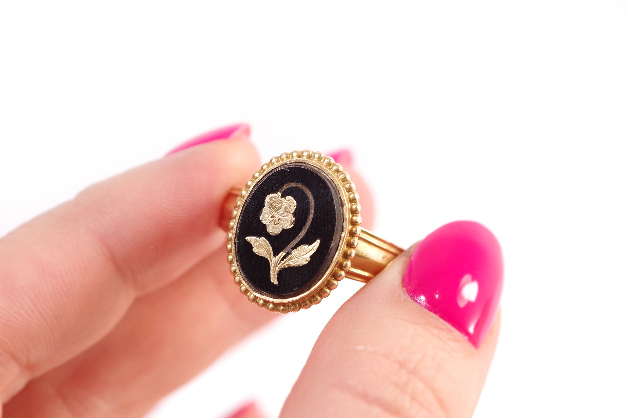 Flower man ring in gold