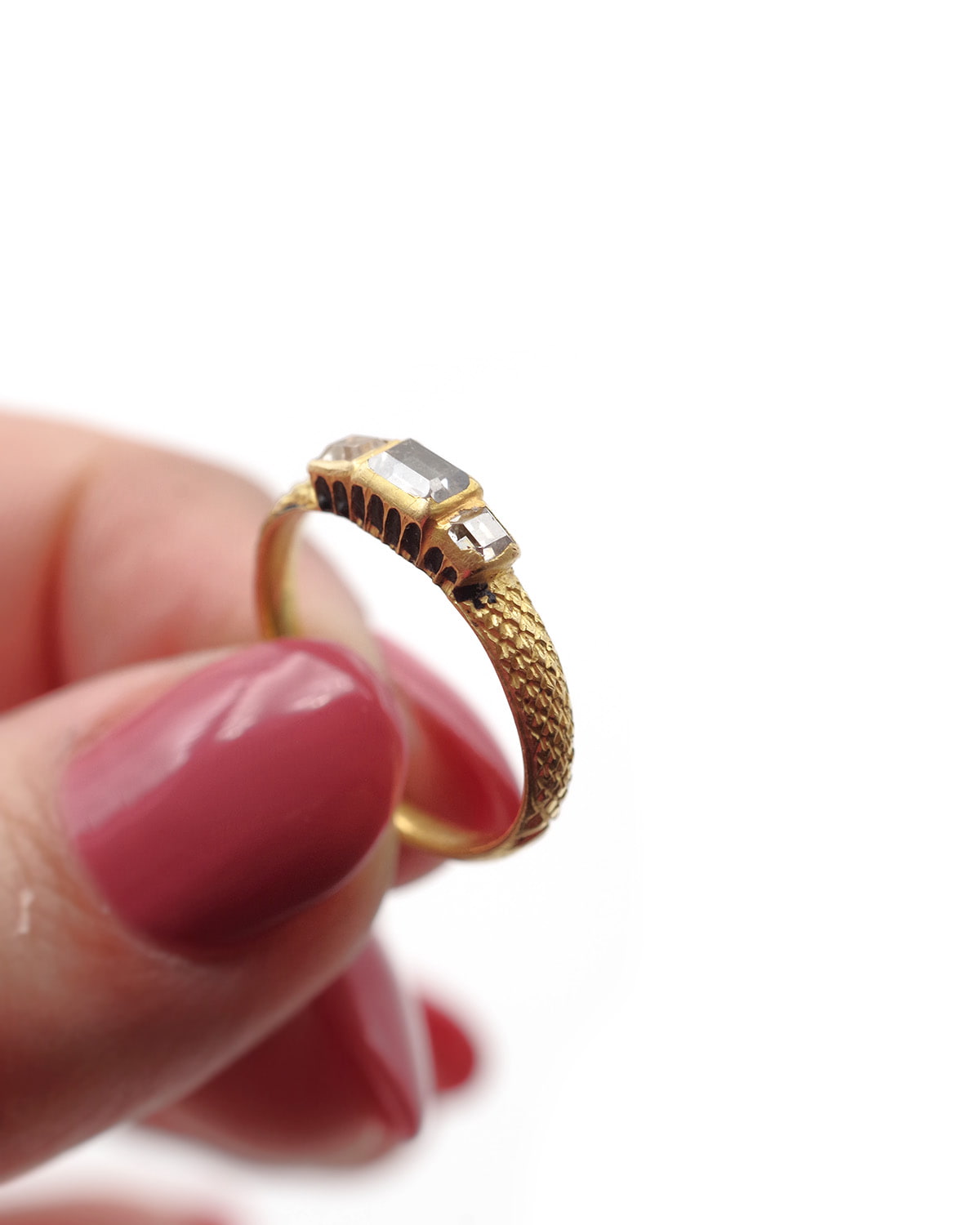 Renaissance diamond ring in gold