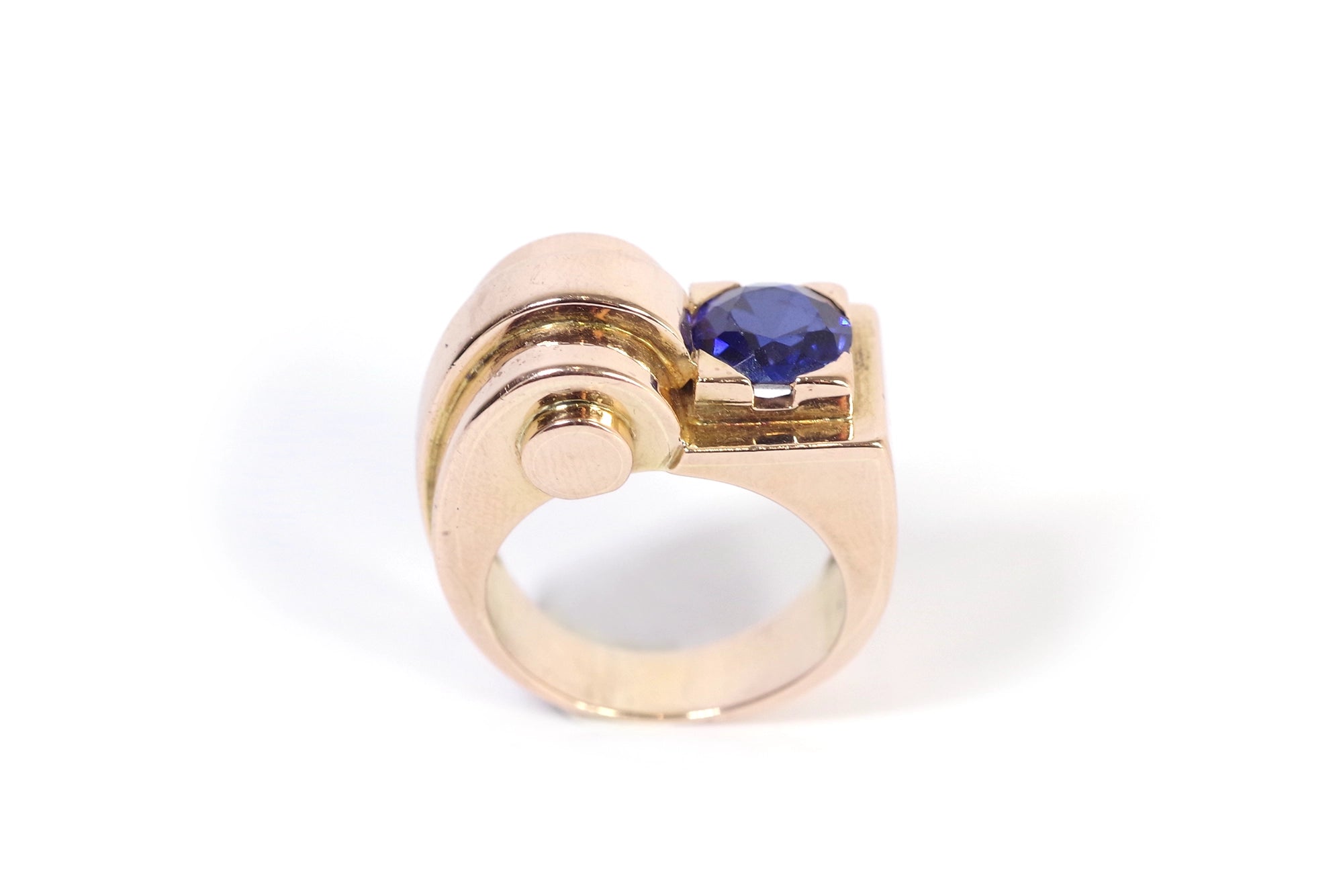 Sapphire tank ring in gold