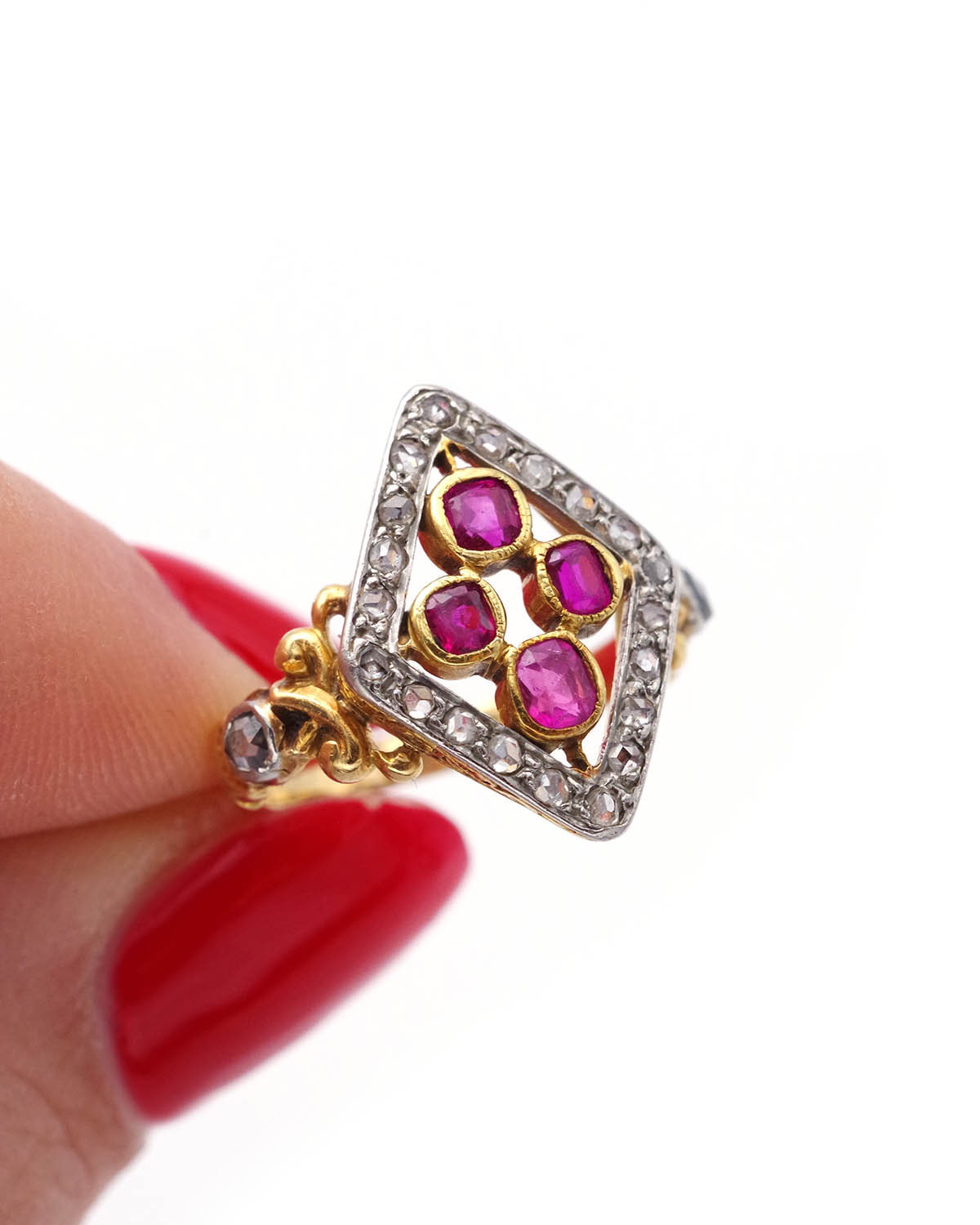 Ruby diamond ring in gold