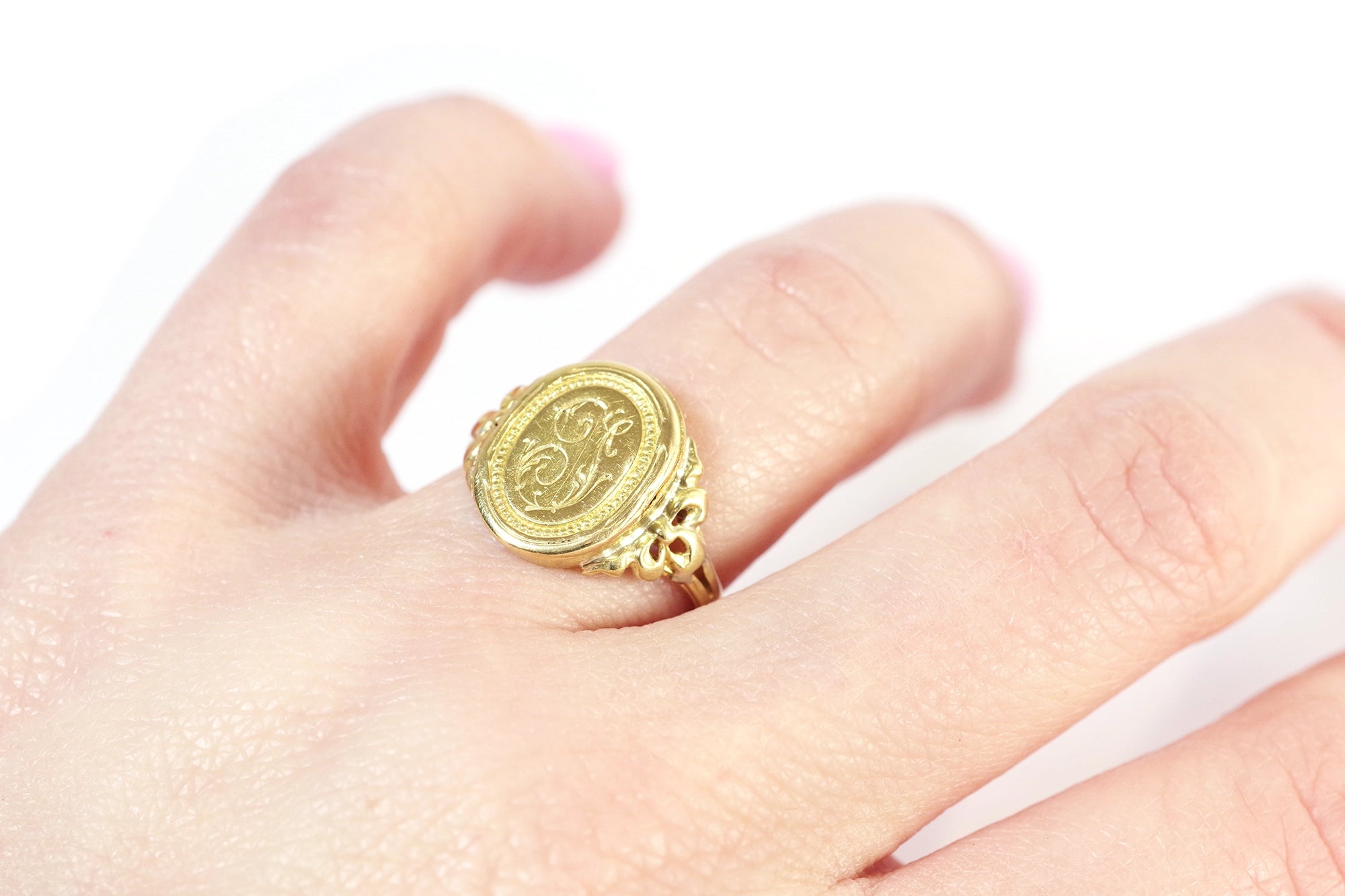 Antique locket poison ring in gold