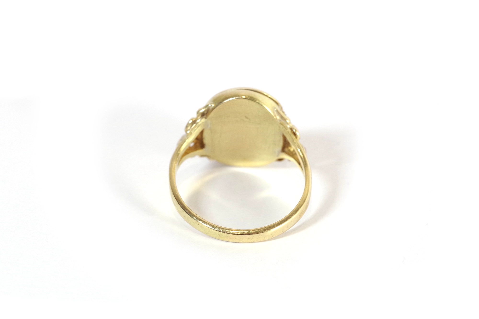 Victorian secret locket ring in gold