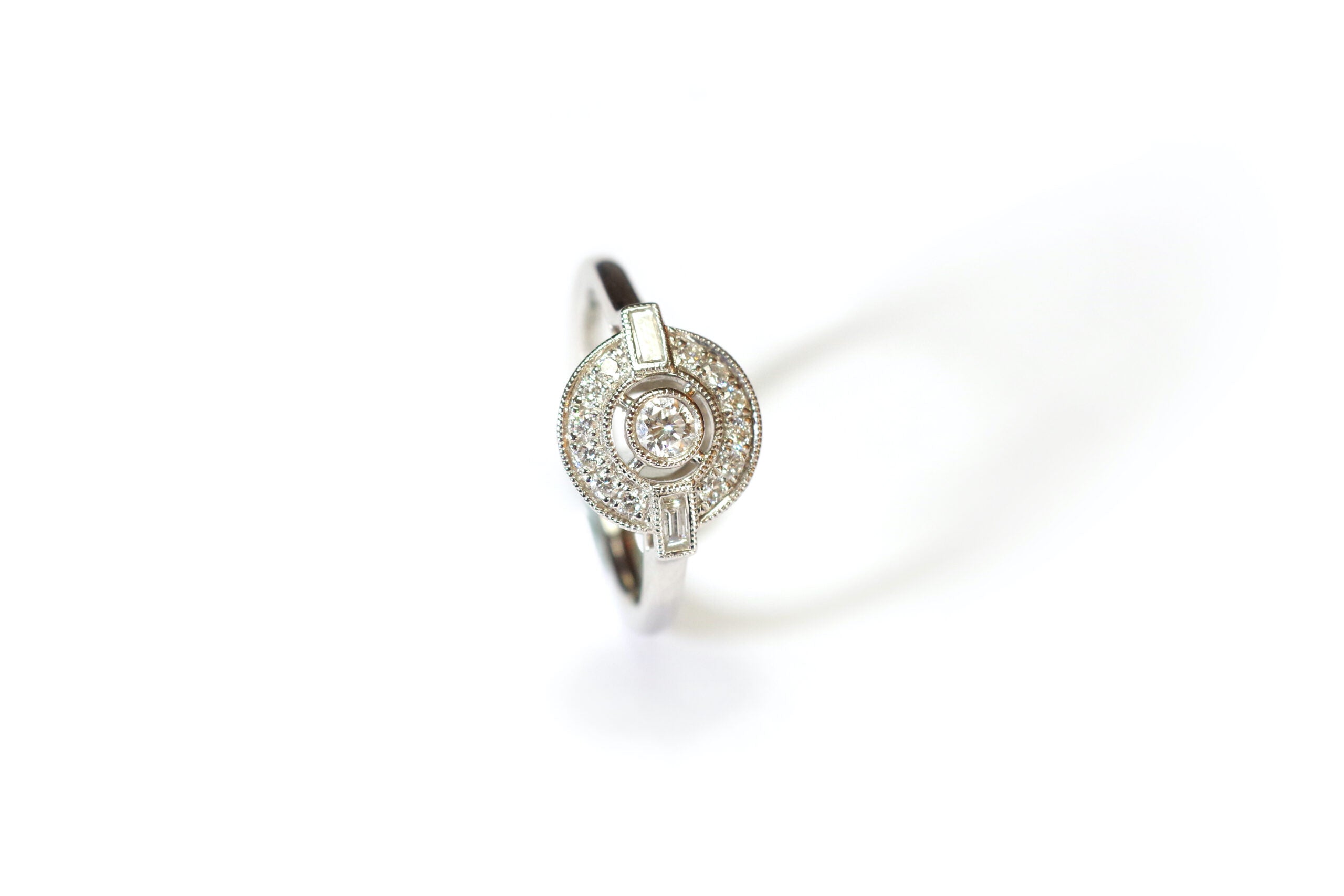 Bague style Art Deco diamants