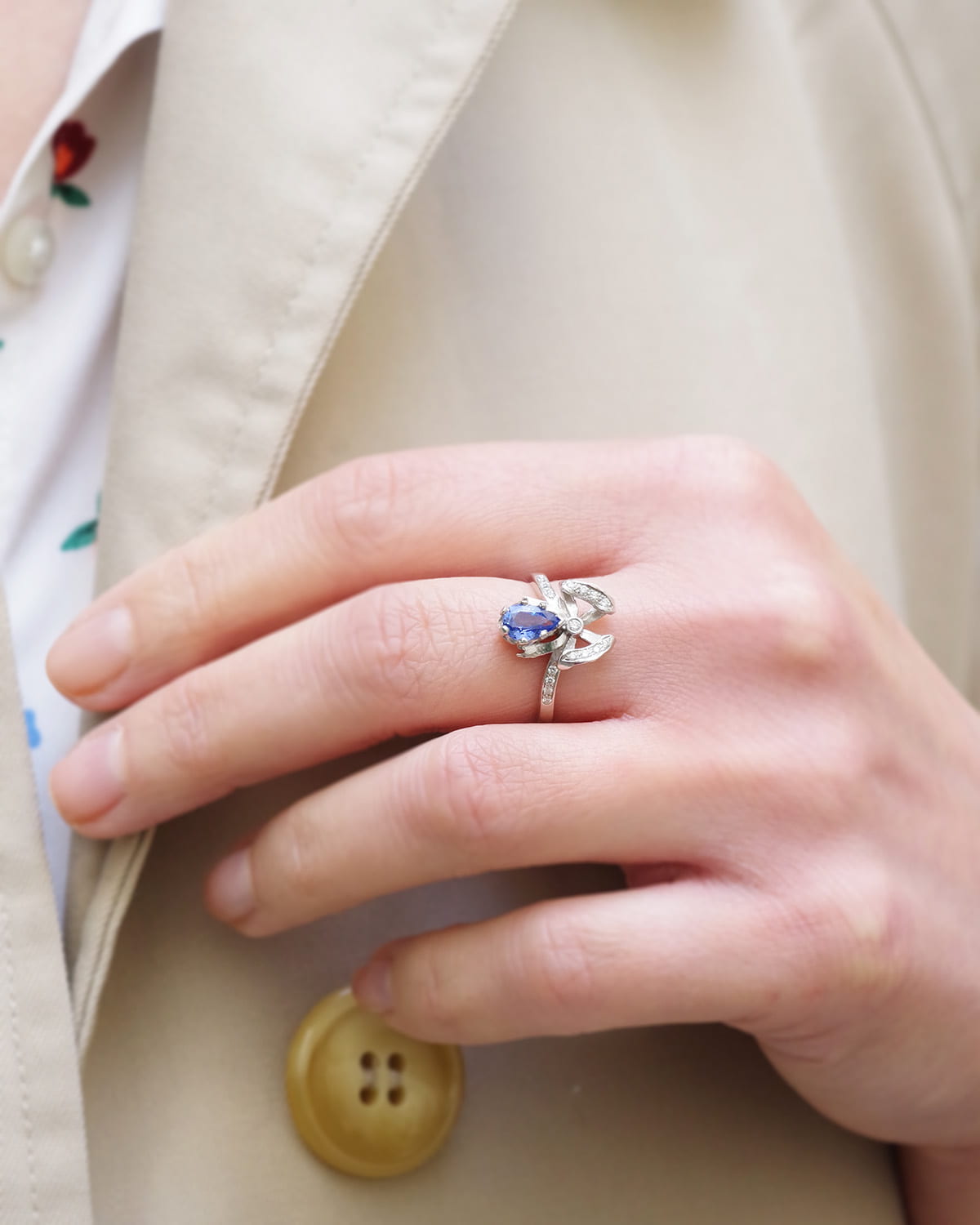 Pear-cut sapphire bow ring