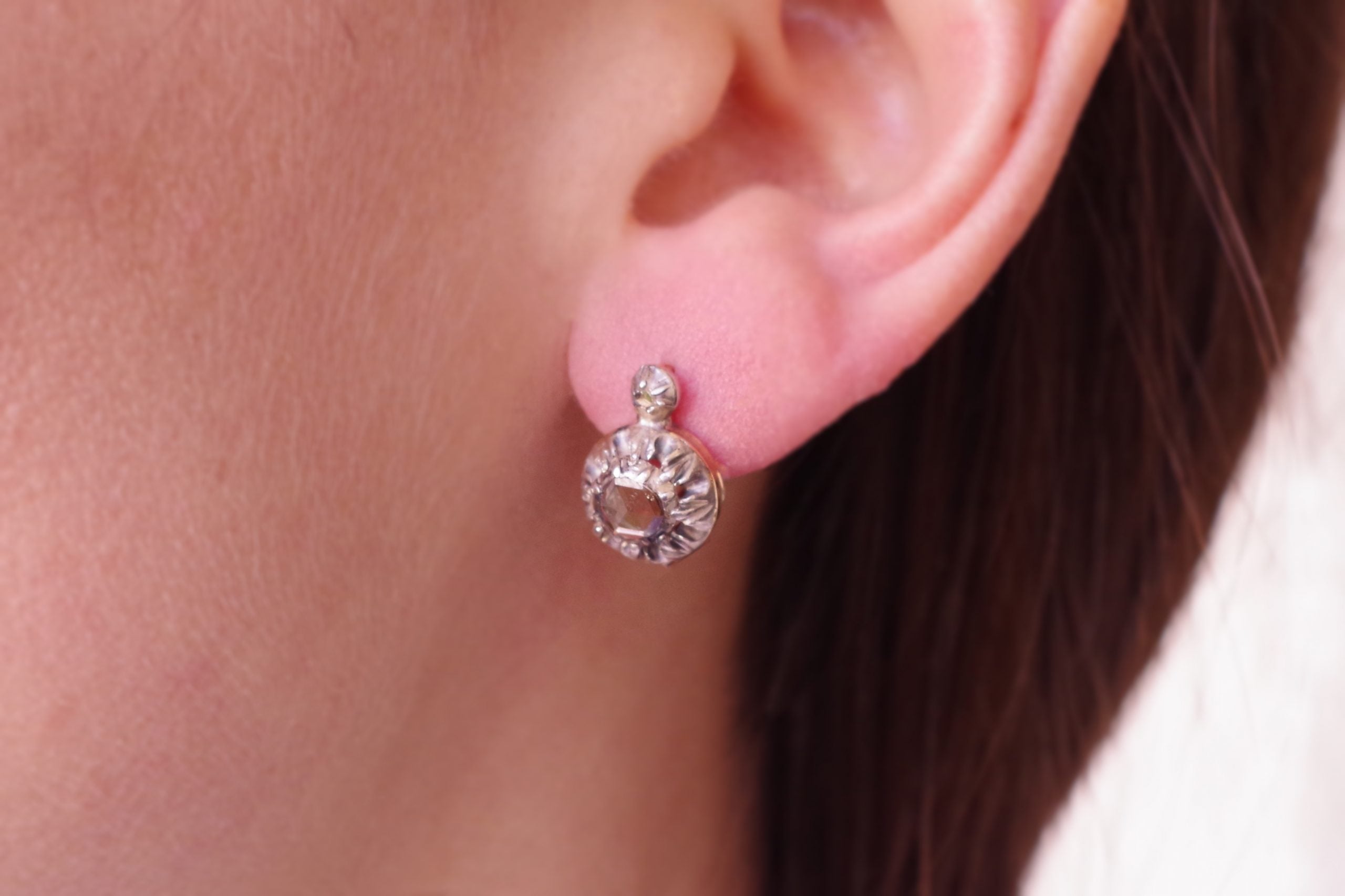 boucles d'oreille dormeuses en or 18k