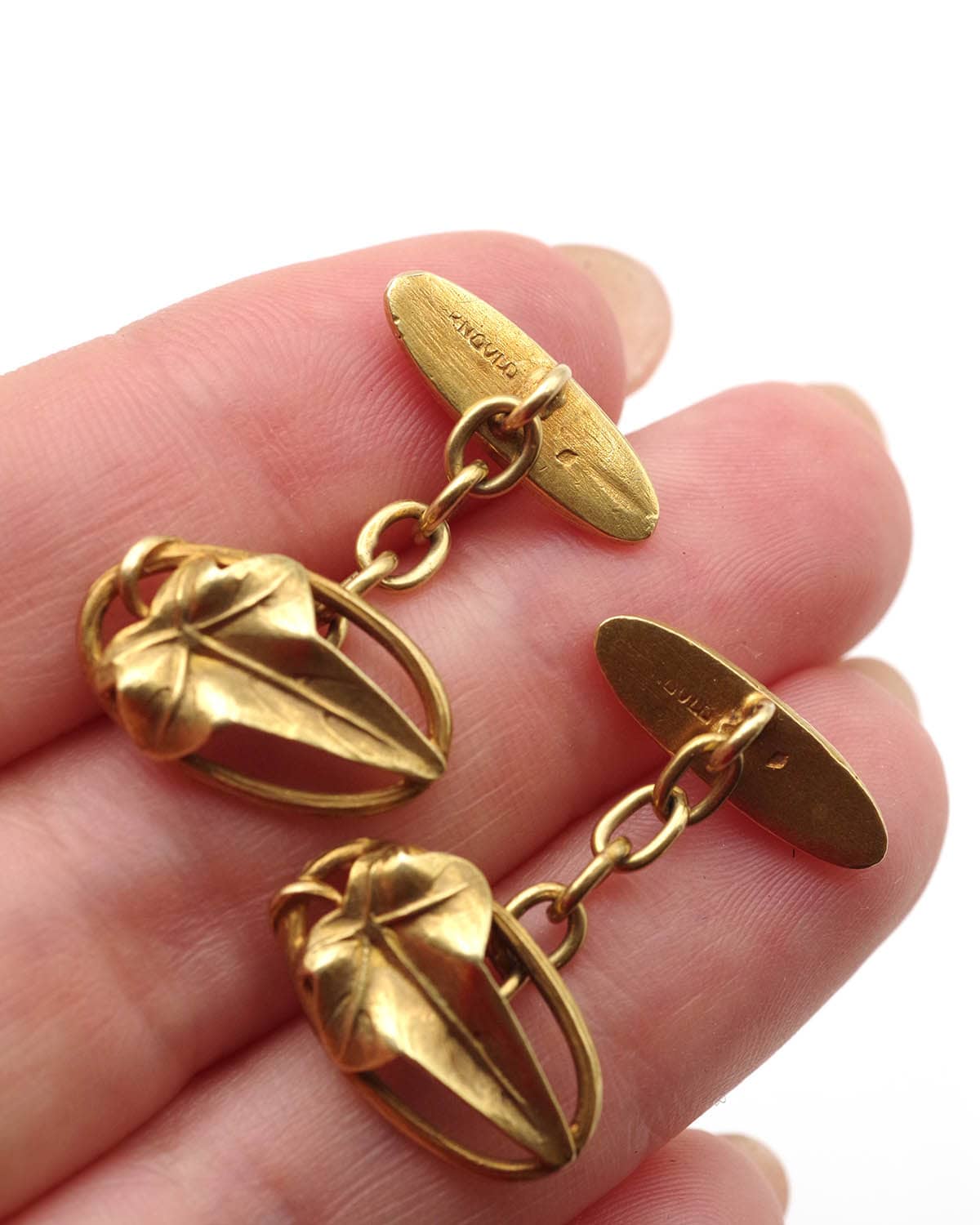 Art Nouveau ivy cufflinks in gold